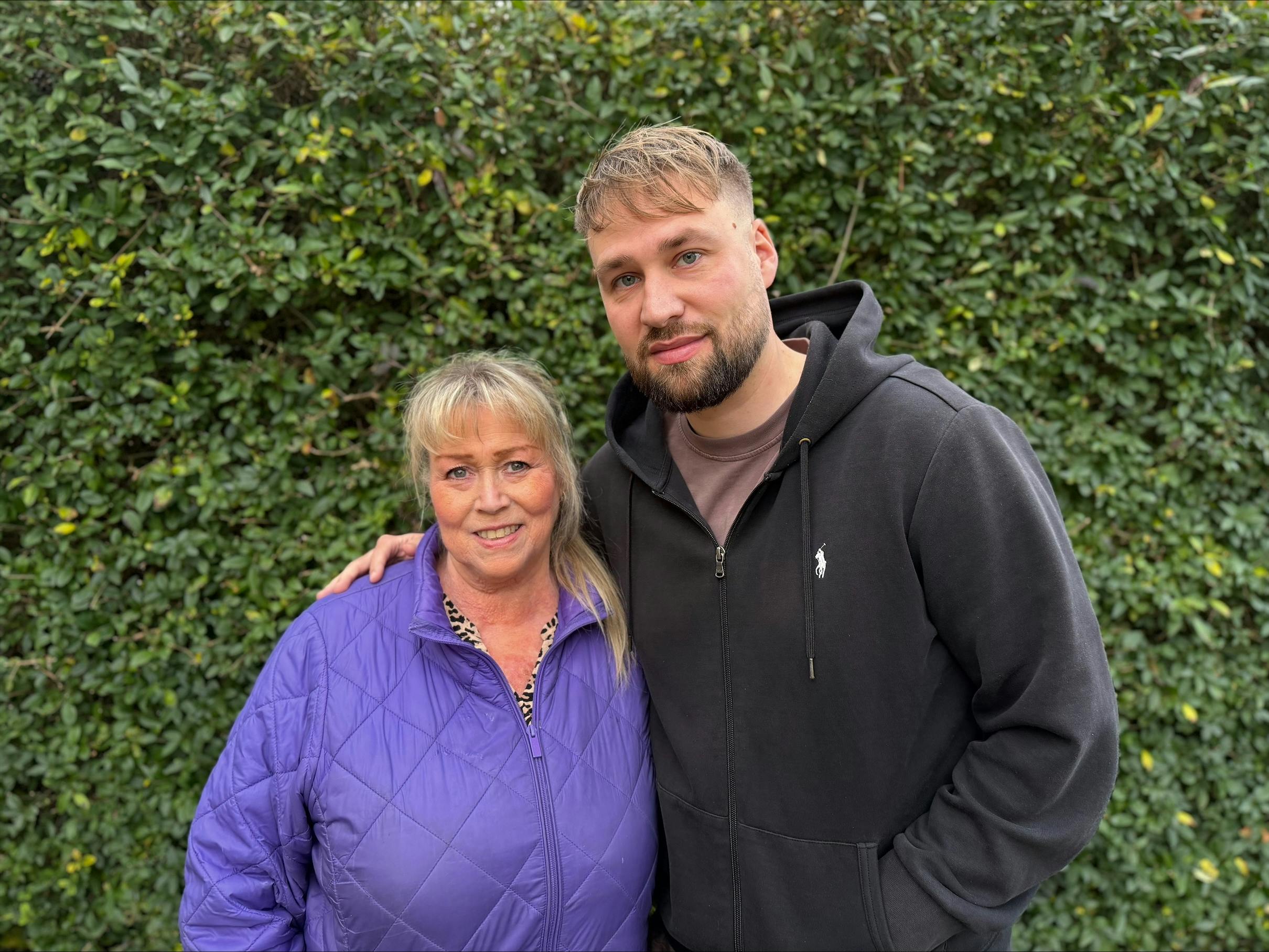 Andreas Højgaard med sin mor, Jana Højgaard Brodersen.