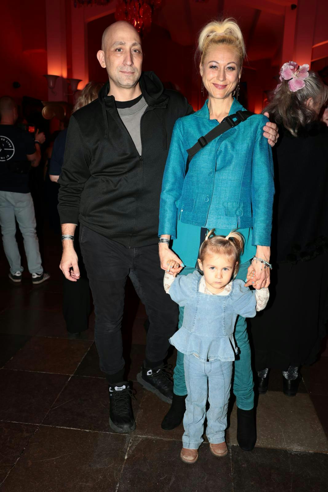 Gigi Fredie Pedersen med datteren Pixi Li og manden Michael C. P. Madsen.