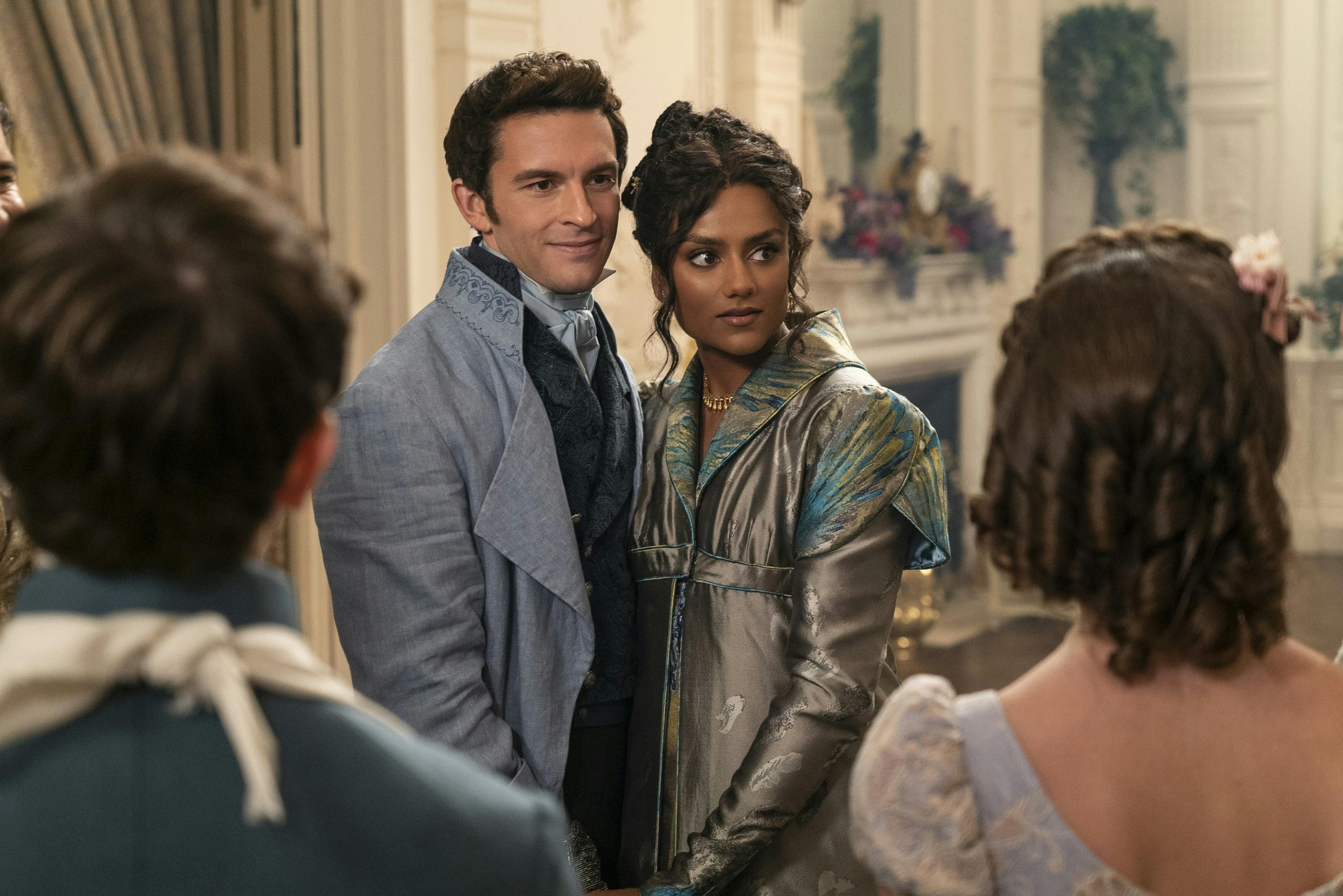 Jonathan Bailey som Anthony Bridgerton og Simone Ashley som Kate Sharma.