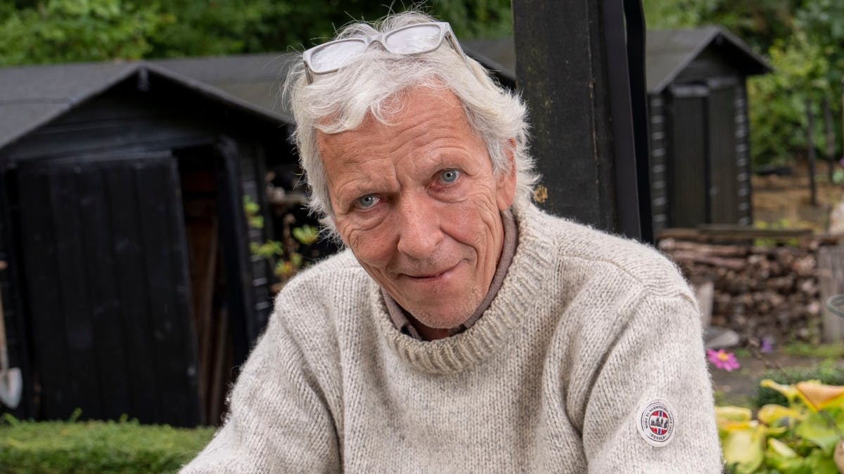 Jørgen Skouboes svar falder prompte: ”Jeg synes bare, han er sjov”