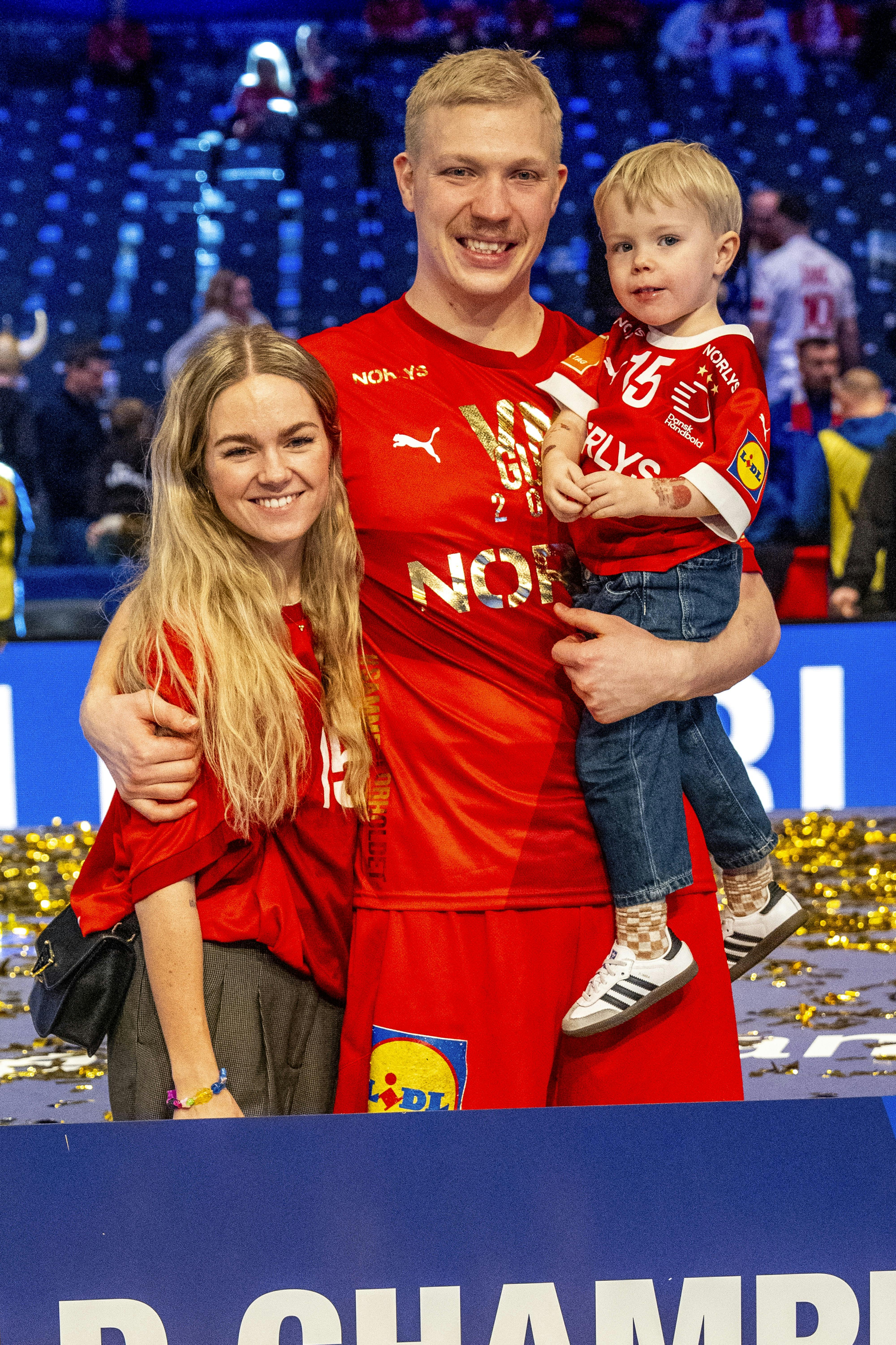 Magnus Saugstrup og Jeanette Ullits med sønnen Sigurd.