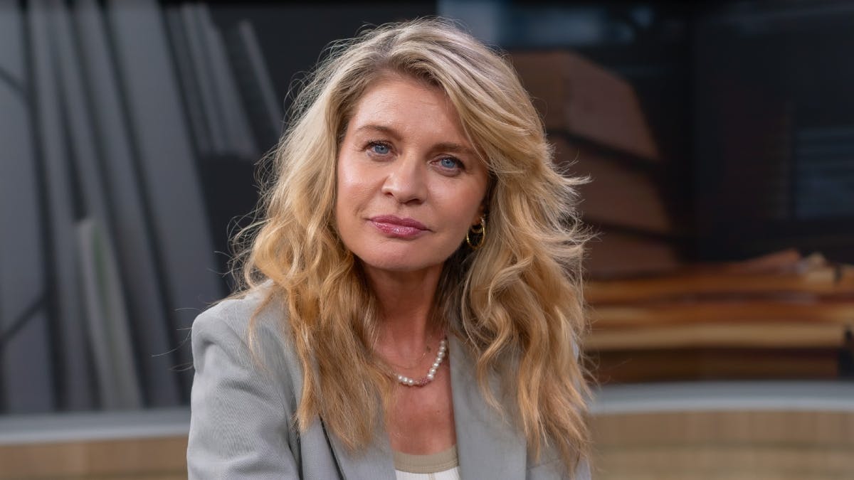 Mille Dinesen glæder sig over, at hendes hund har fået det bedre. 