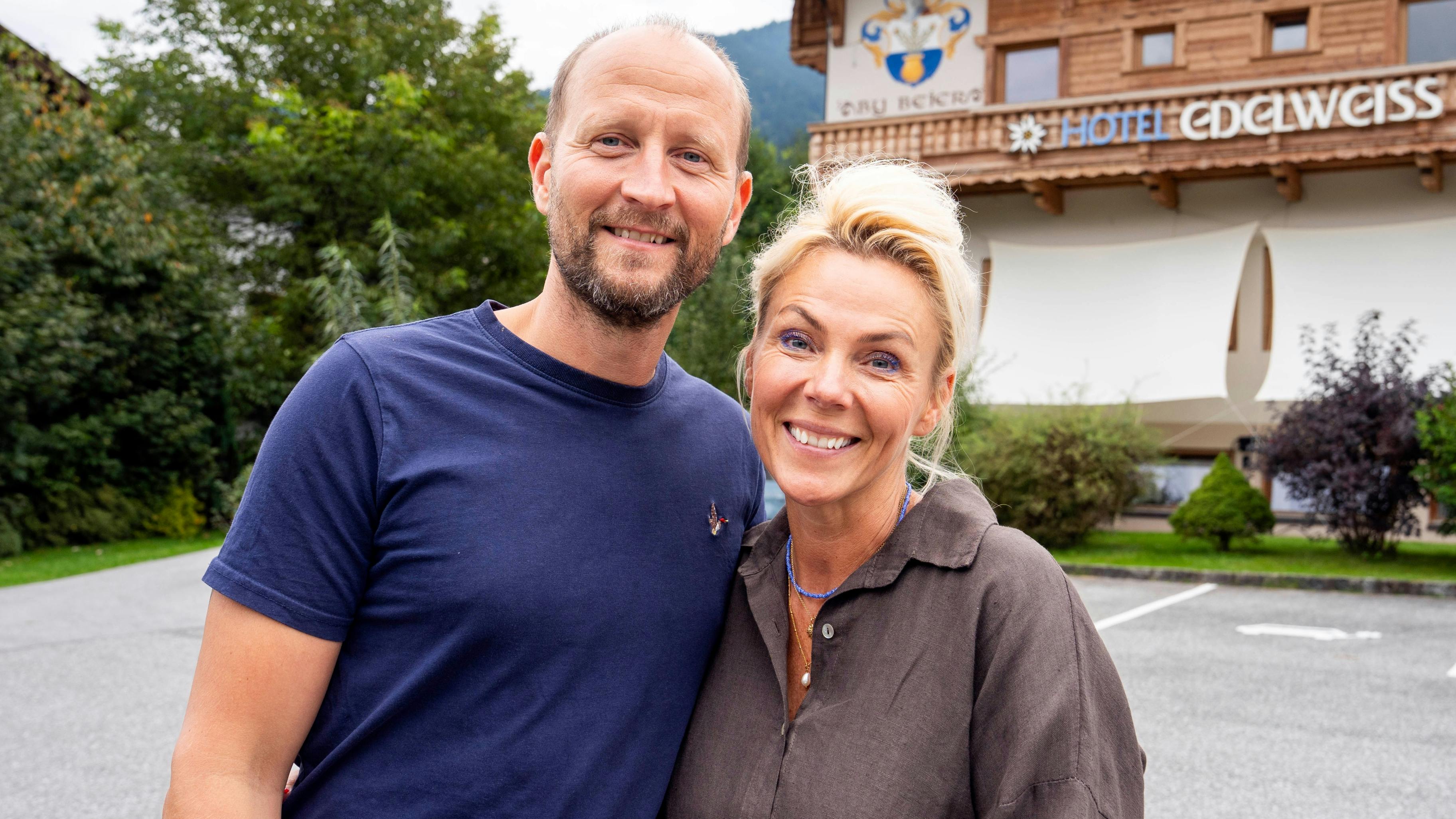 Anders og Lene Beier foran Hotel Edelweiss. 