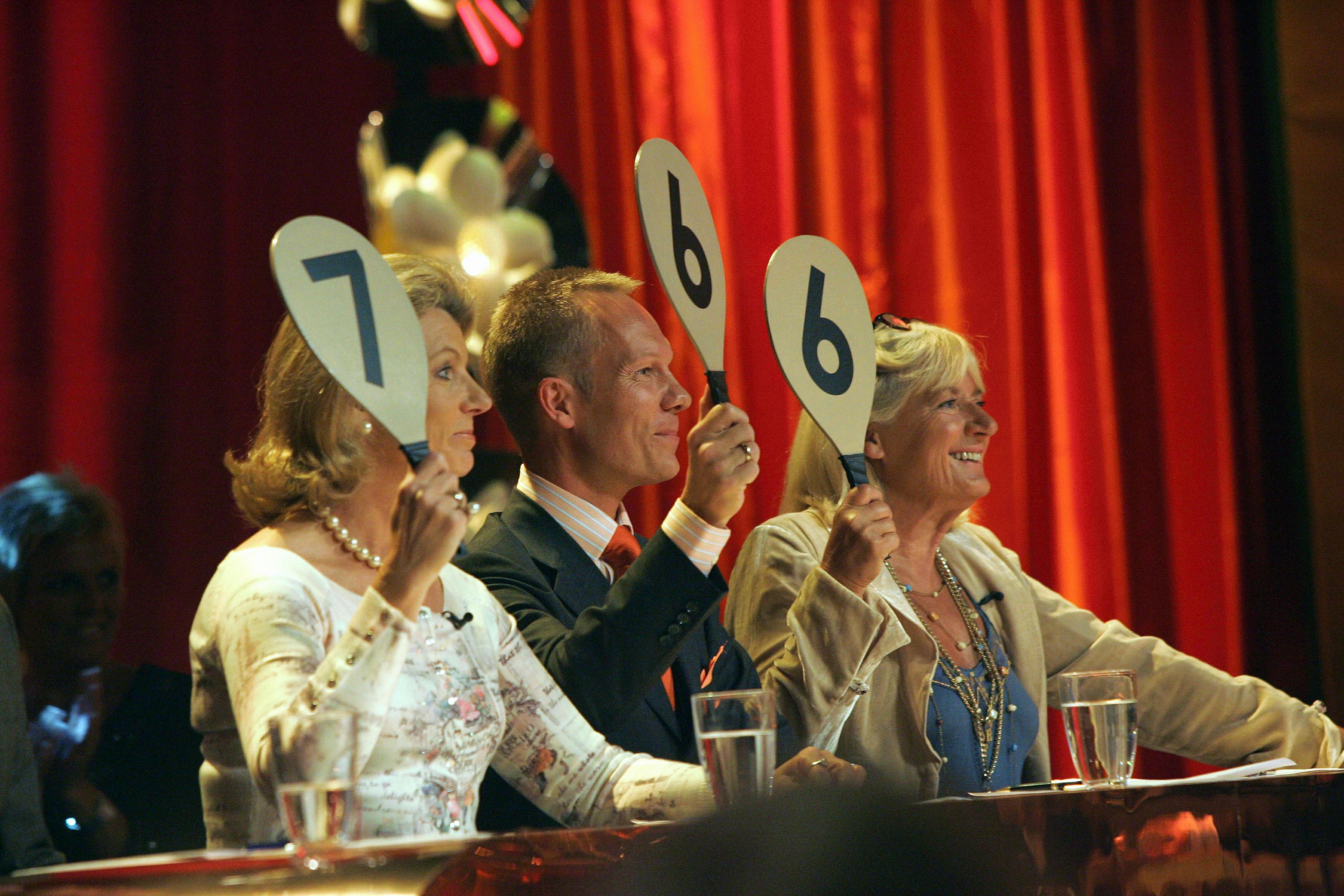 Anne Laxholm, Jens Werner og Britt Bendixen ved dommerbordet i 2005. 