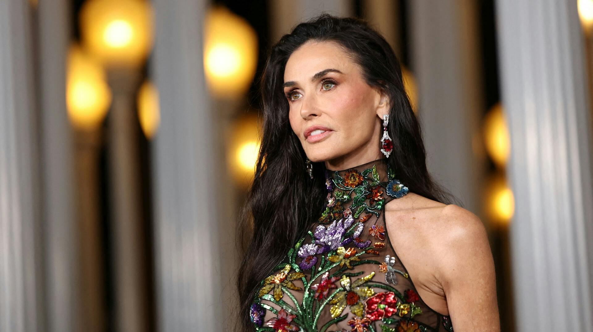Demi Moore dukkede op i en vidunderlig kjole til LACMA Art + Film Gala 2025. 