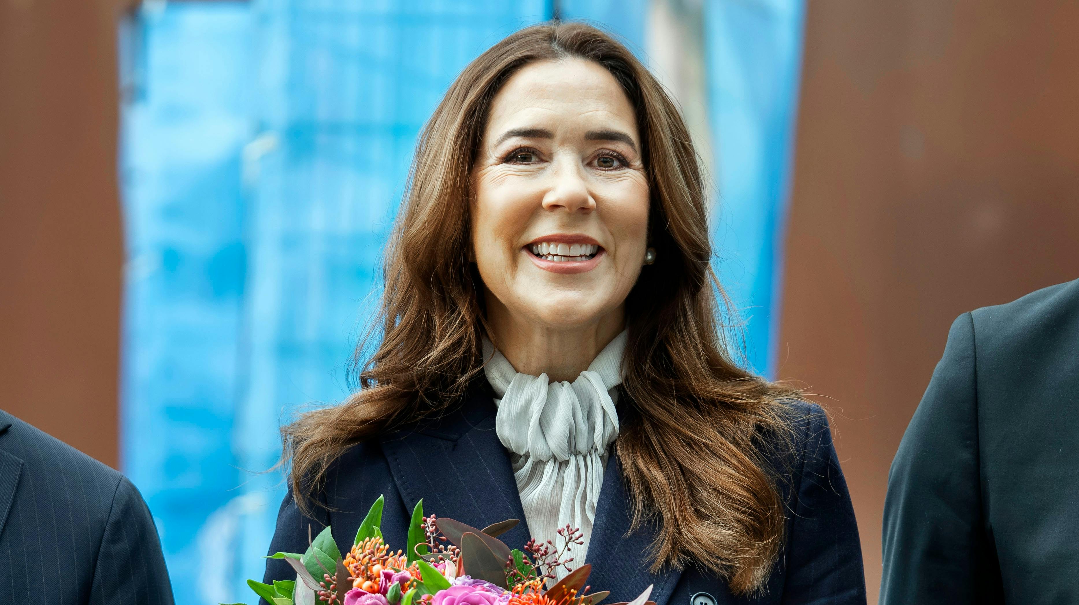 Dronning Mary rejser til udlandet mandag den 10. november. 