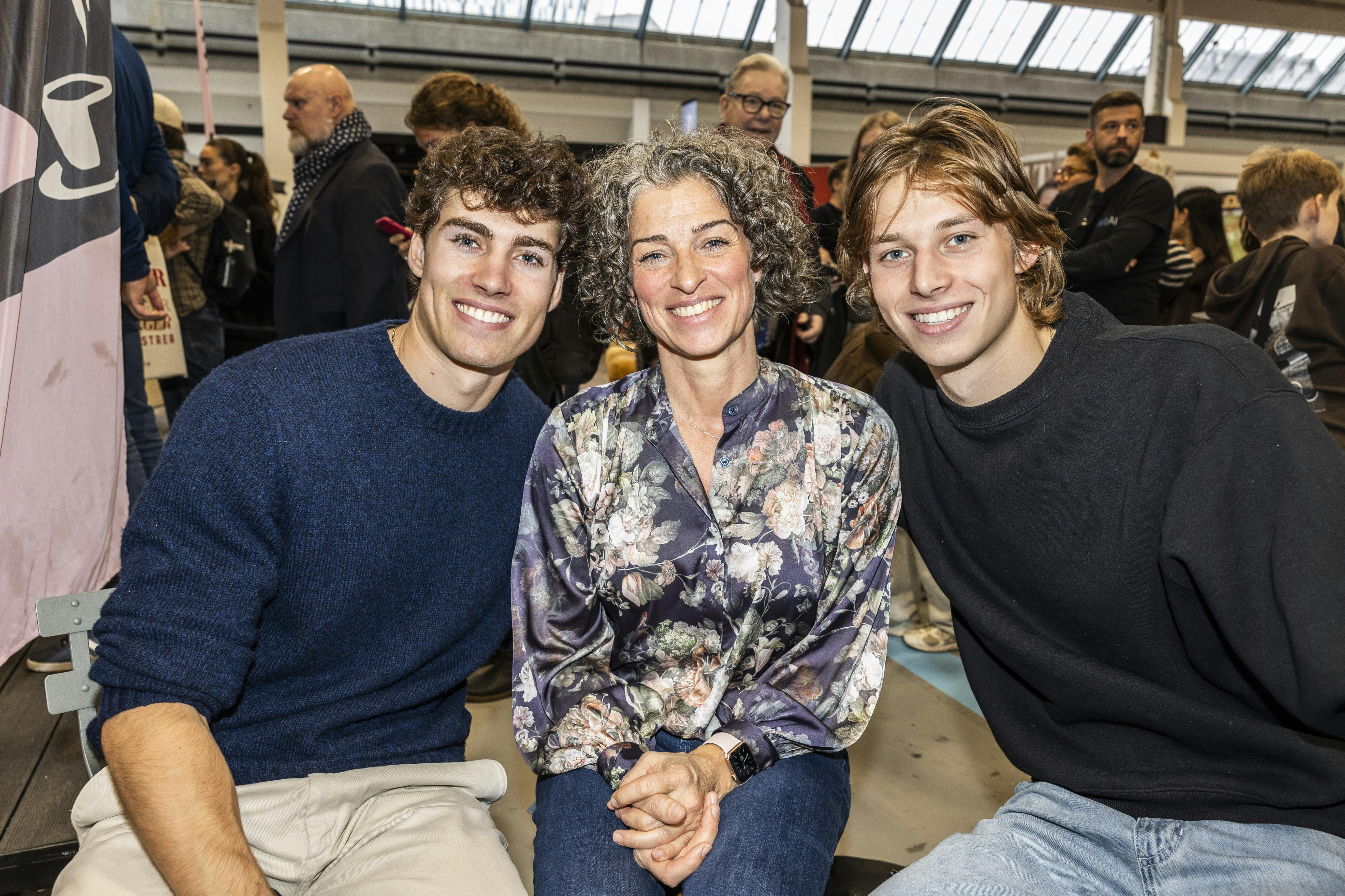 Anne Dorthe Tanderup med to af sine sønner, Cristian og Matias, som hun har sammen med sin mand, Bjarne Riis. 