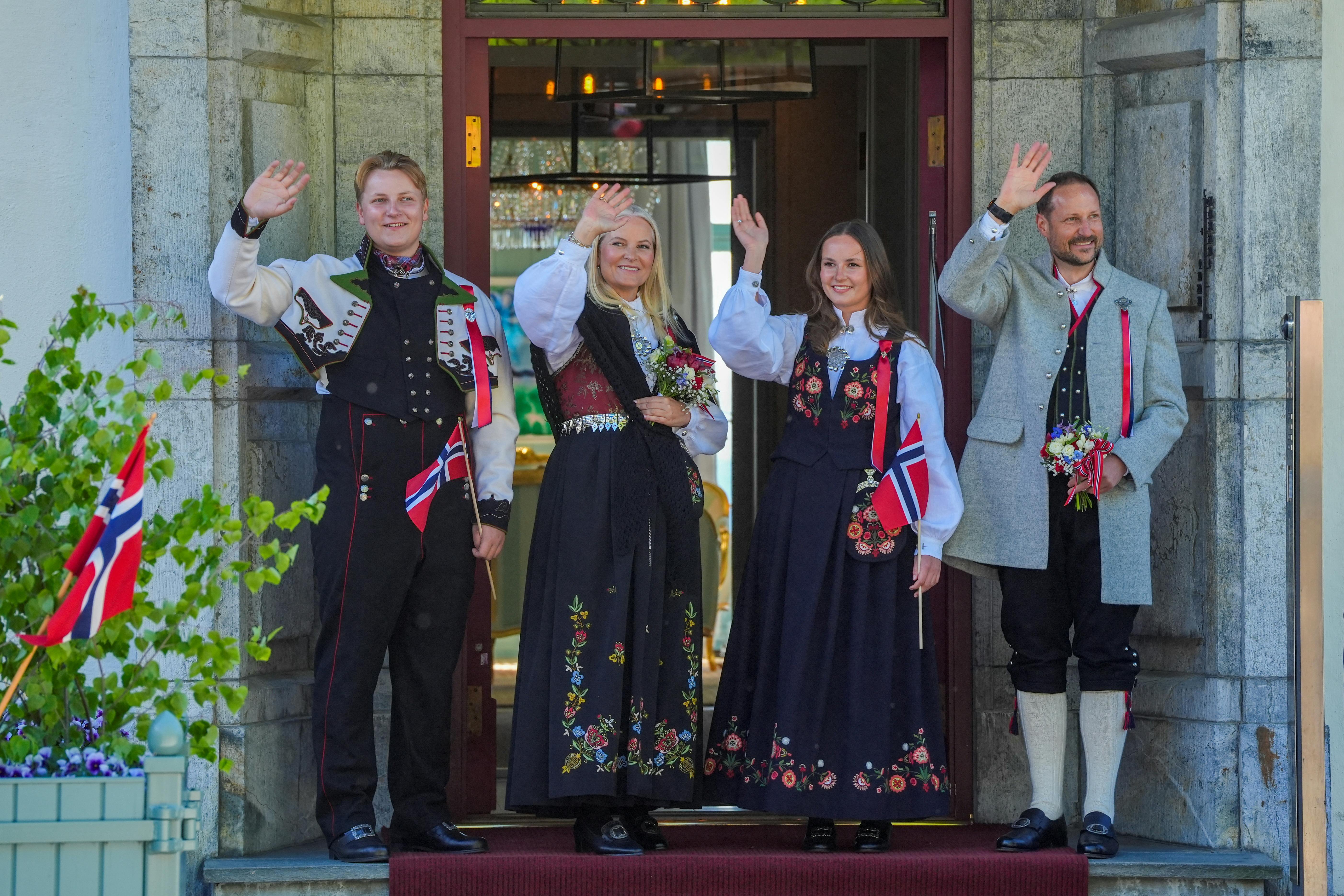 Prins Sverre Magnus, kronprinsesse Mette-Marit, prinsesse Ingrid Alexandra og kronprins Haakon til fejringen af Norges nationaldag den 17. maj. 