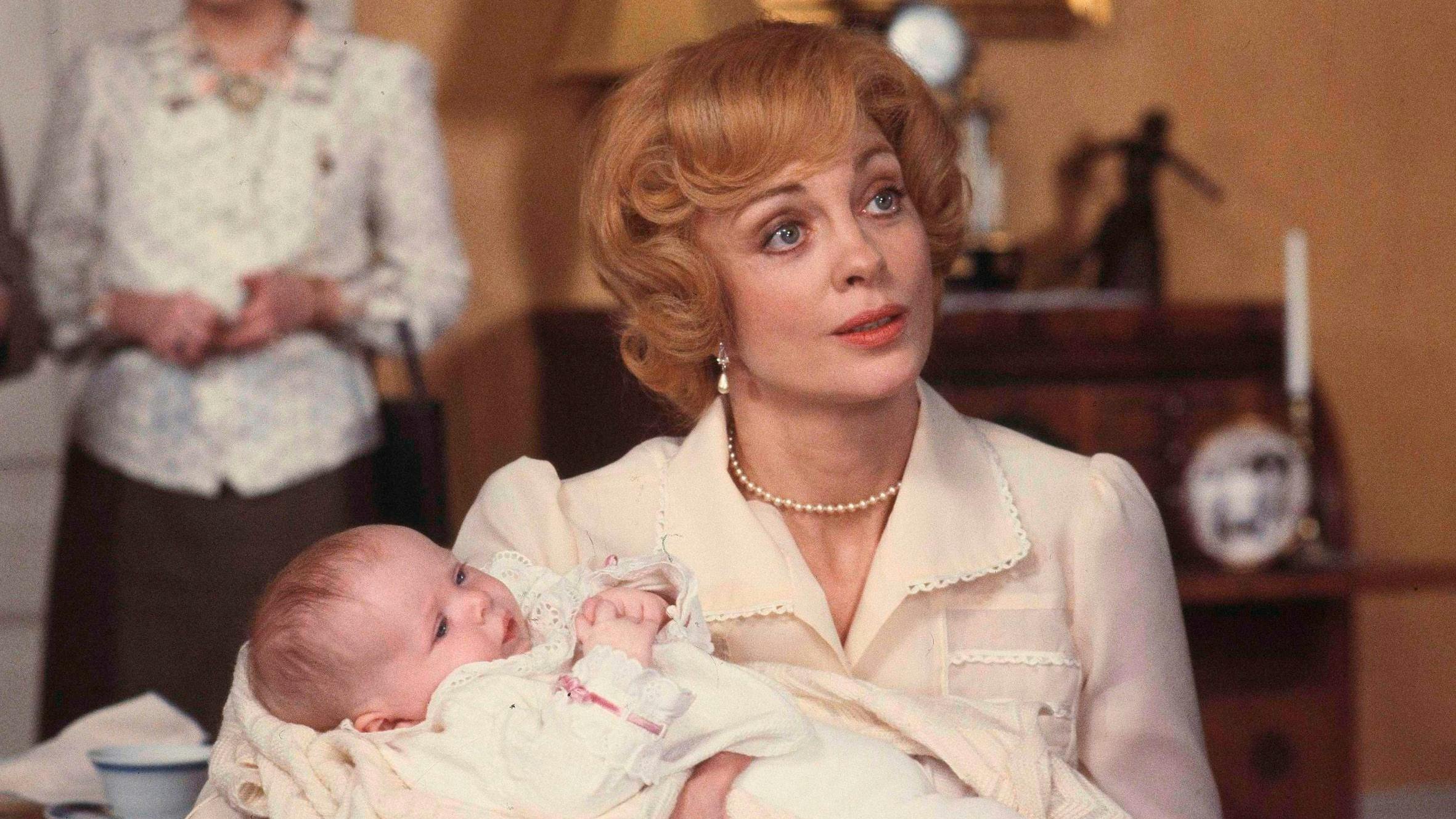 Maude Varnæs med Helle i "Matador". 