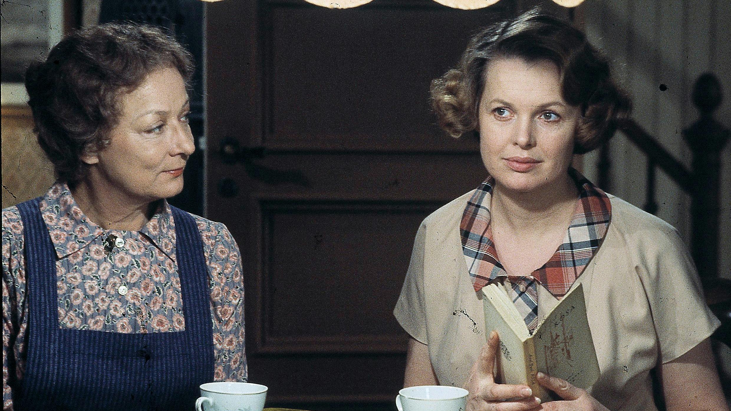 Katrine Larsen og Ingeborg i "Matador". 