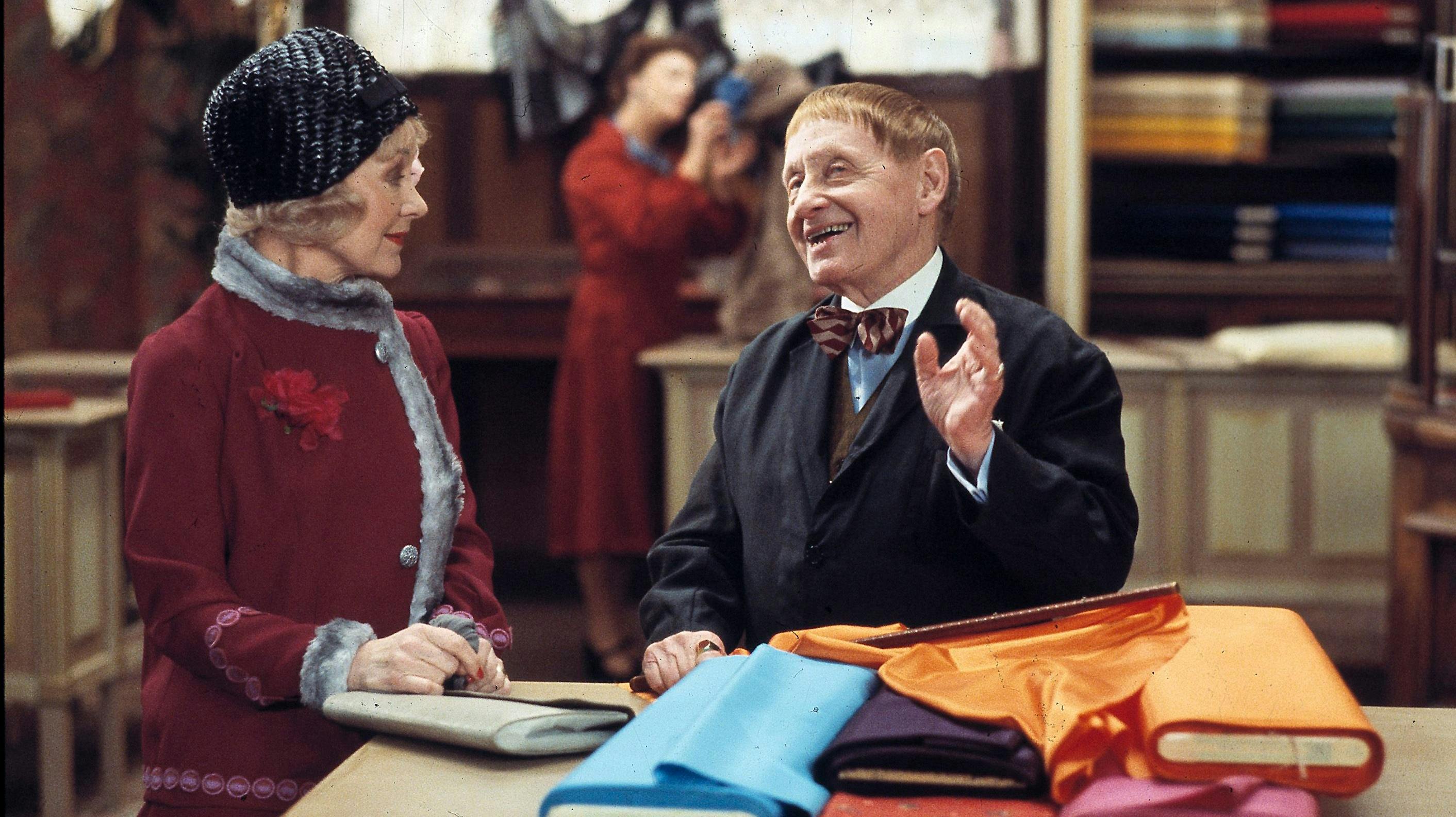 Violet Vinter og Hr. Schwann i "Matador".