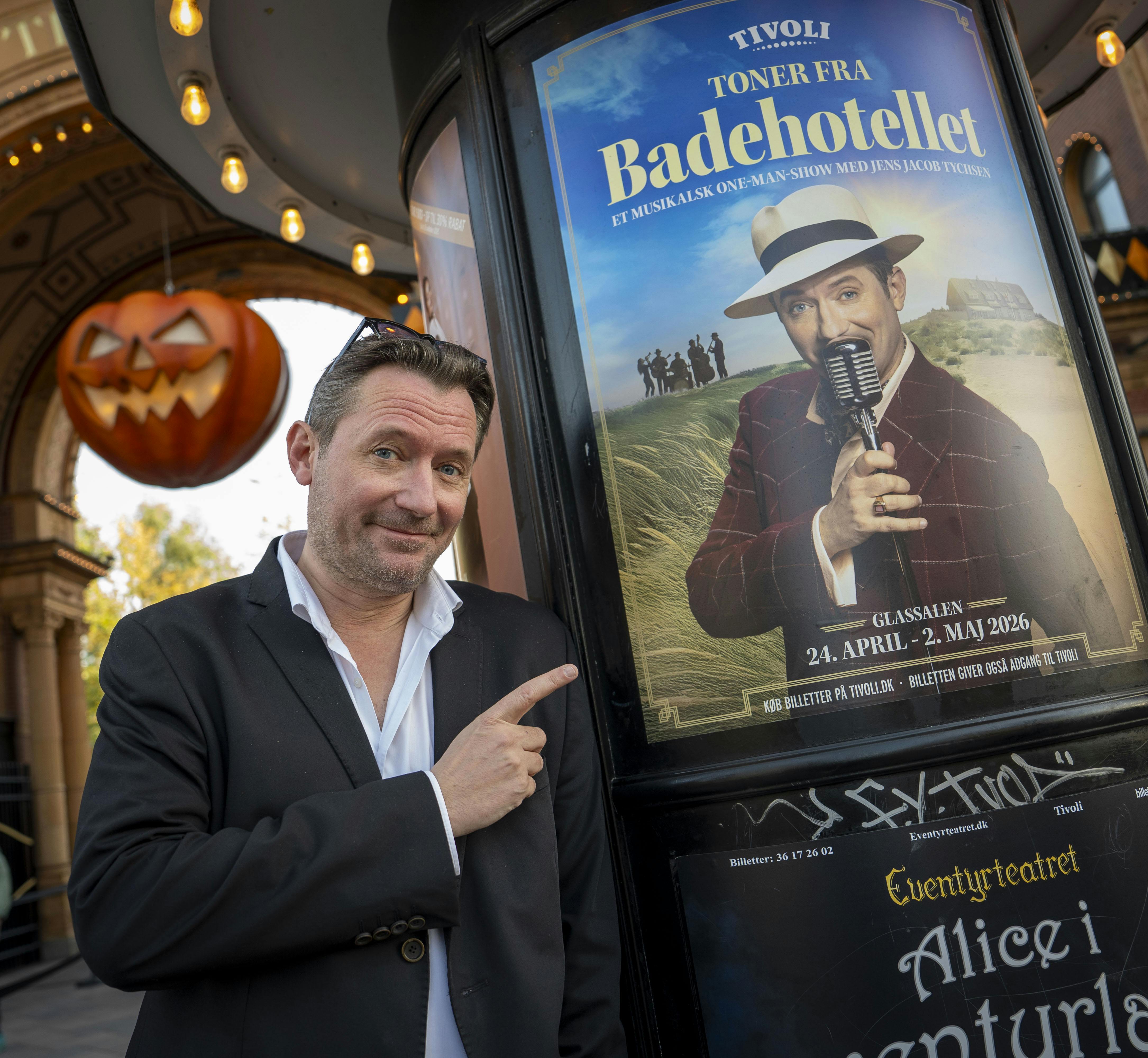 Jens Jacob Tychsen er til foråret aktuel med showet "Toner fra Badehotellet".
