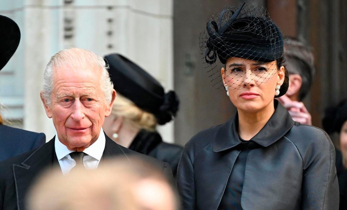 Kong Charles og Sophie Winkleman, også kendt som Lady Frederick Windsor, til messe i Westminster Cathedral, London, for den afdøde hertuginde Katharine af Kent i september 2025.