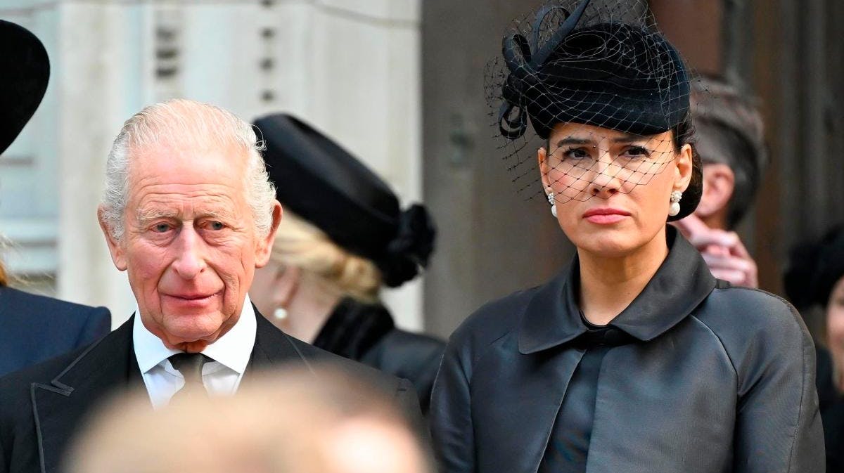 Kong Charles og Sophie Winkleman, også kendt som Lady Frederick Windsor, til messe i Westminster Cathedral, London, for den afdøde hertuginde Katharine af Kent i september 2025.
