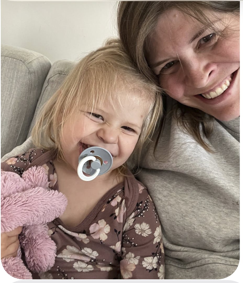 Lotte Friis med sin ældste datter Andrea.