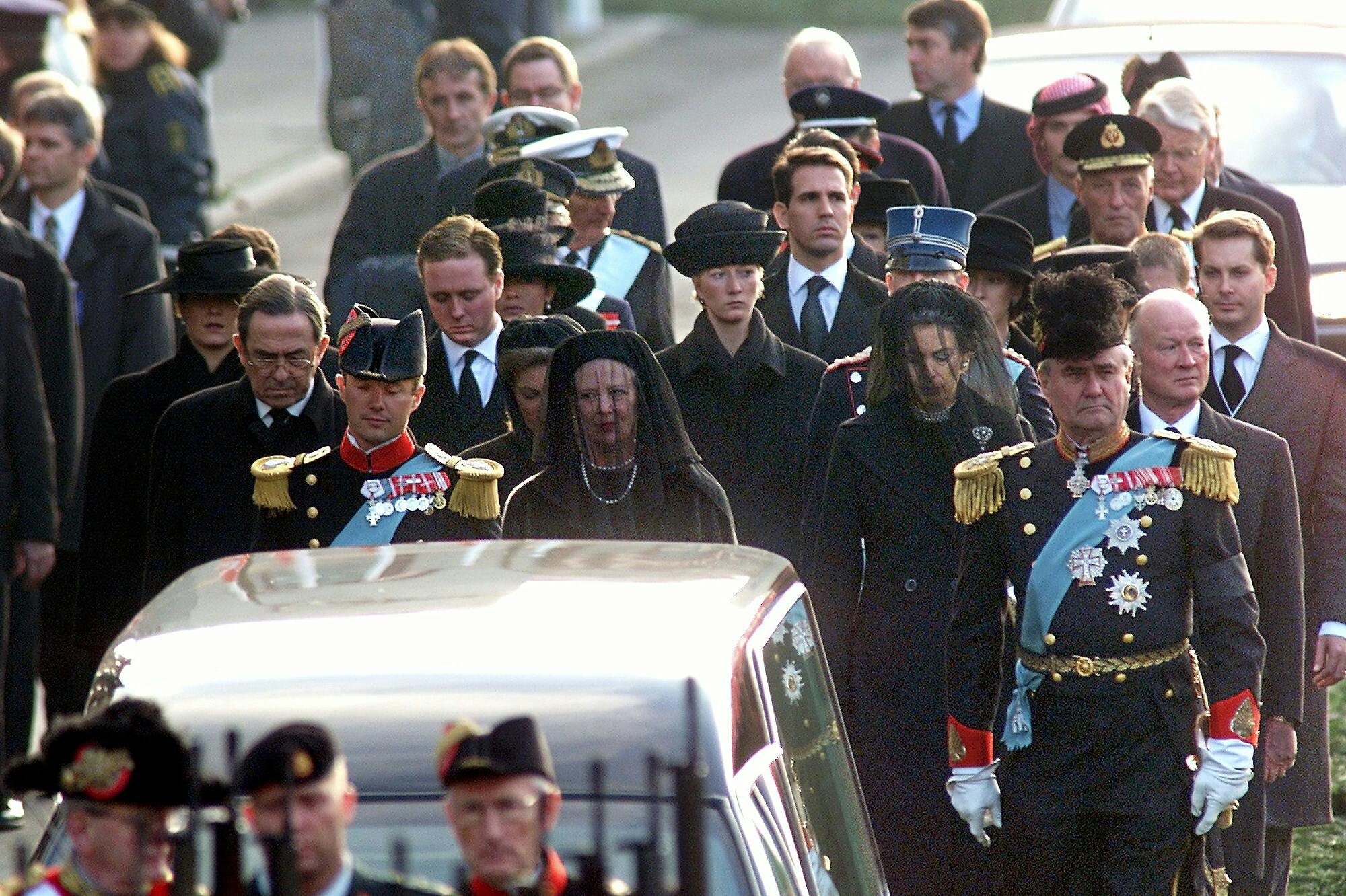 Dronning Ingrid gik bort den 7. november 2000, 90 år gammel. Hun blev stedt til hvile fra Roskilde Domkirke den 14. november 2000.