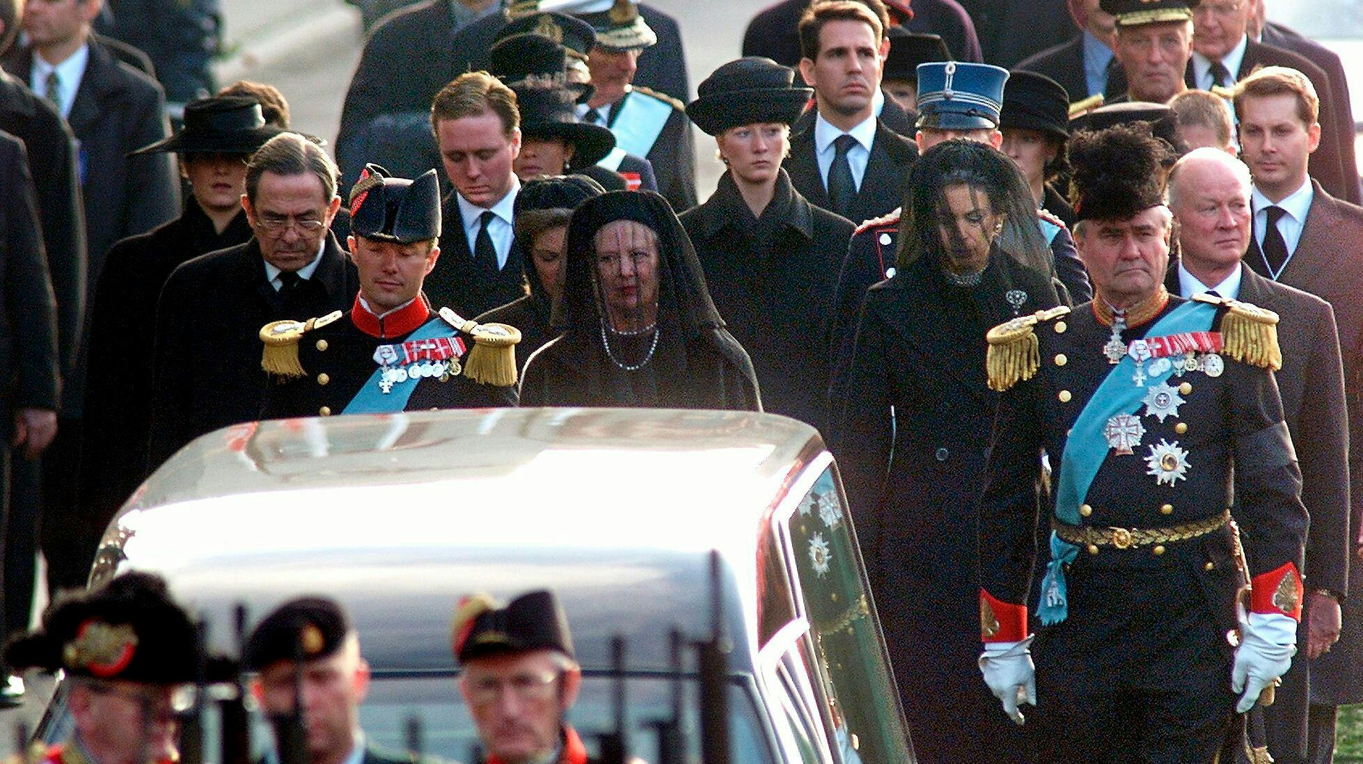 Dronning Ingrid gik bort den 7. november 2000, 90 år gammel. Hun blev stedt til hvile fra Roskilde Domkirke den 14. november 2000.