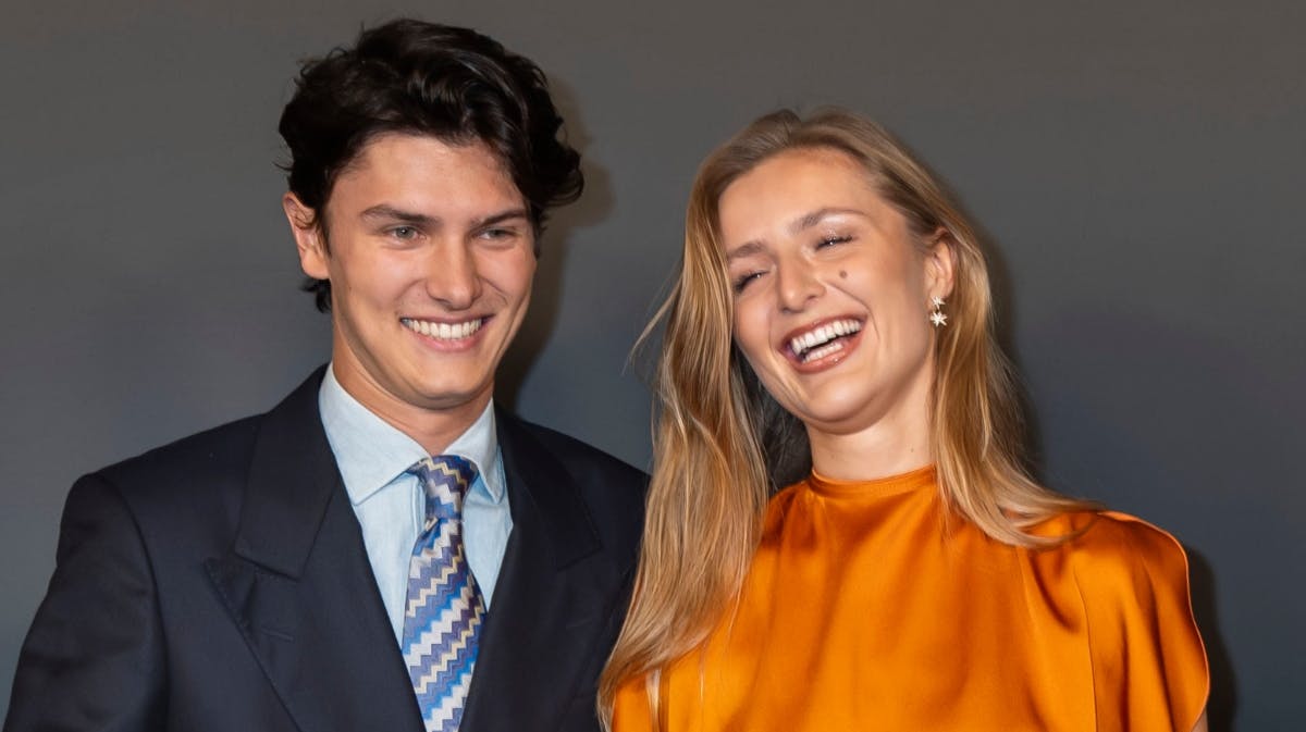 Grev Nikolai og Benedikte Thoustrup var i højt humør ved ankomsten