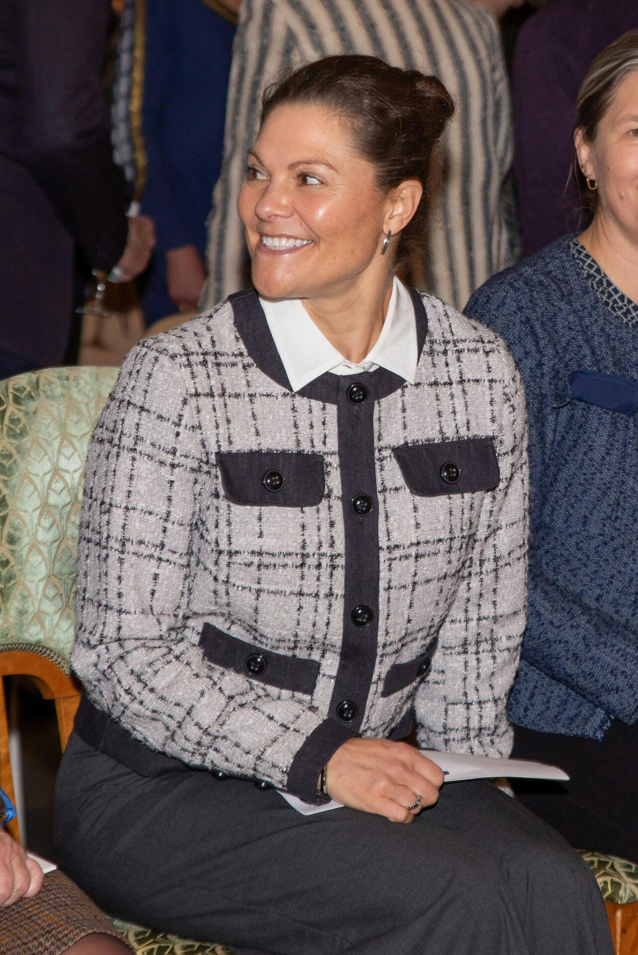 Kronprinsesse Victoria i sin Beate-jakke.