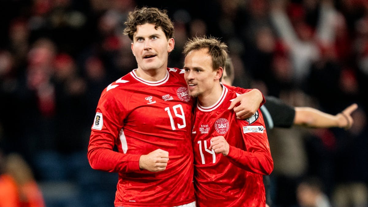 En afgørende kamp venter fodboldherrerne tirsdag aften.