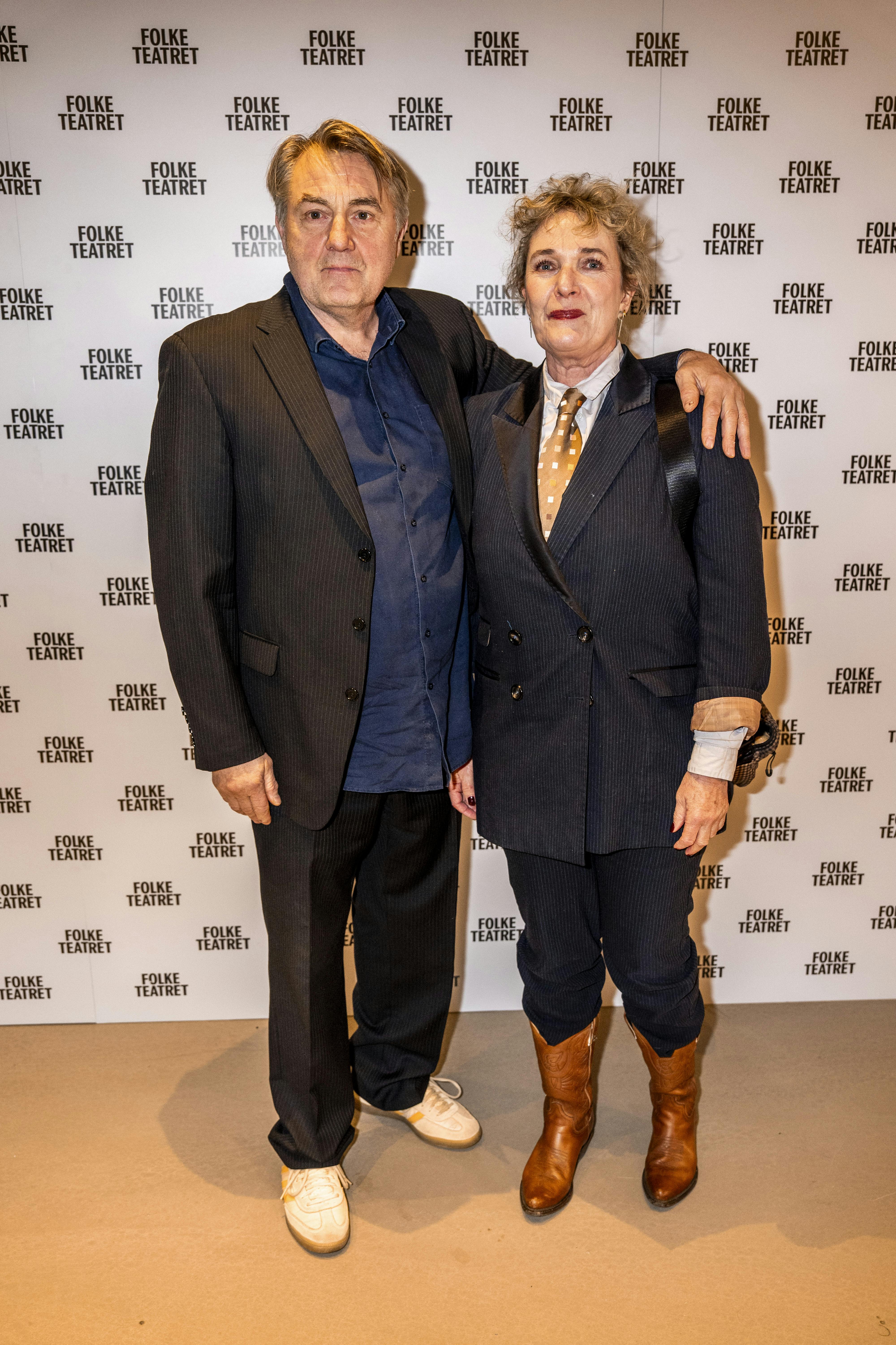 Skuespillerparret Jens Jørn Spottag og Tammi Øst til premiere på Folketeateret.