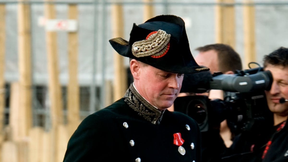 Hans Henrik Algreen-Ussing, der ankommer til gallaforestilling i Det Kongelige Teater i anledning af dronning Margrethes 70-års fødselsdag.&nbsp;