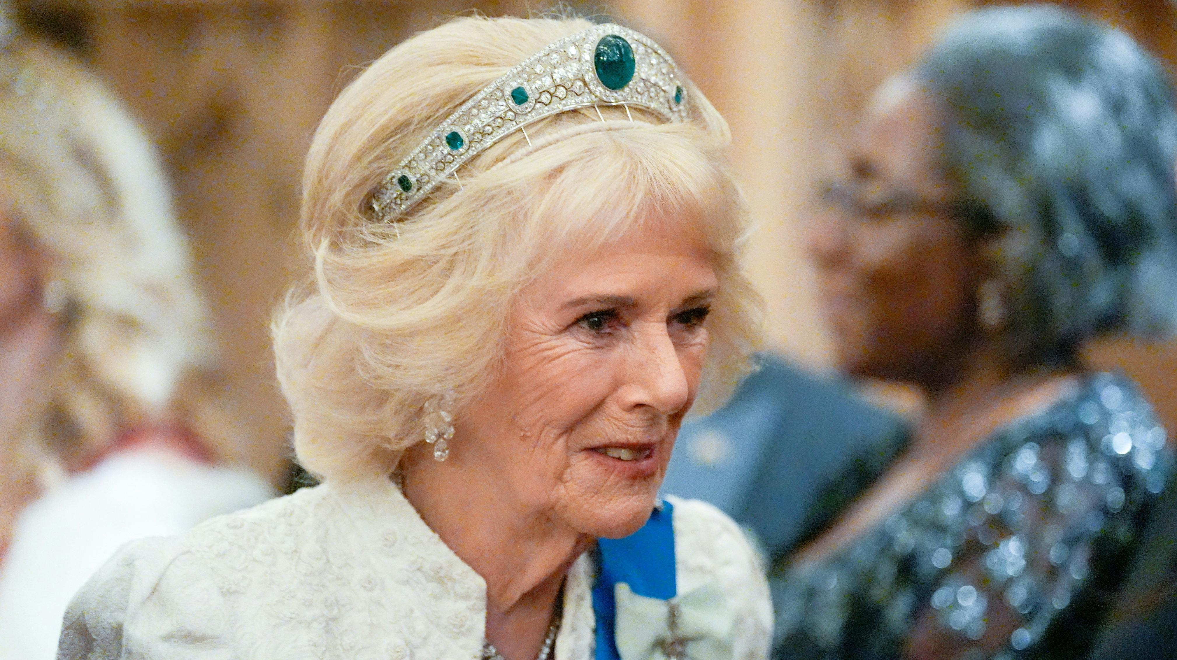 Dronning Camilla med det sjældent sete diadem.