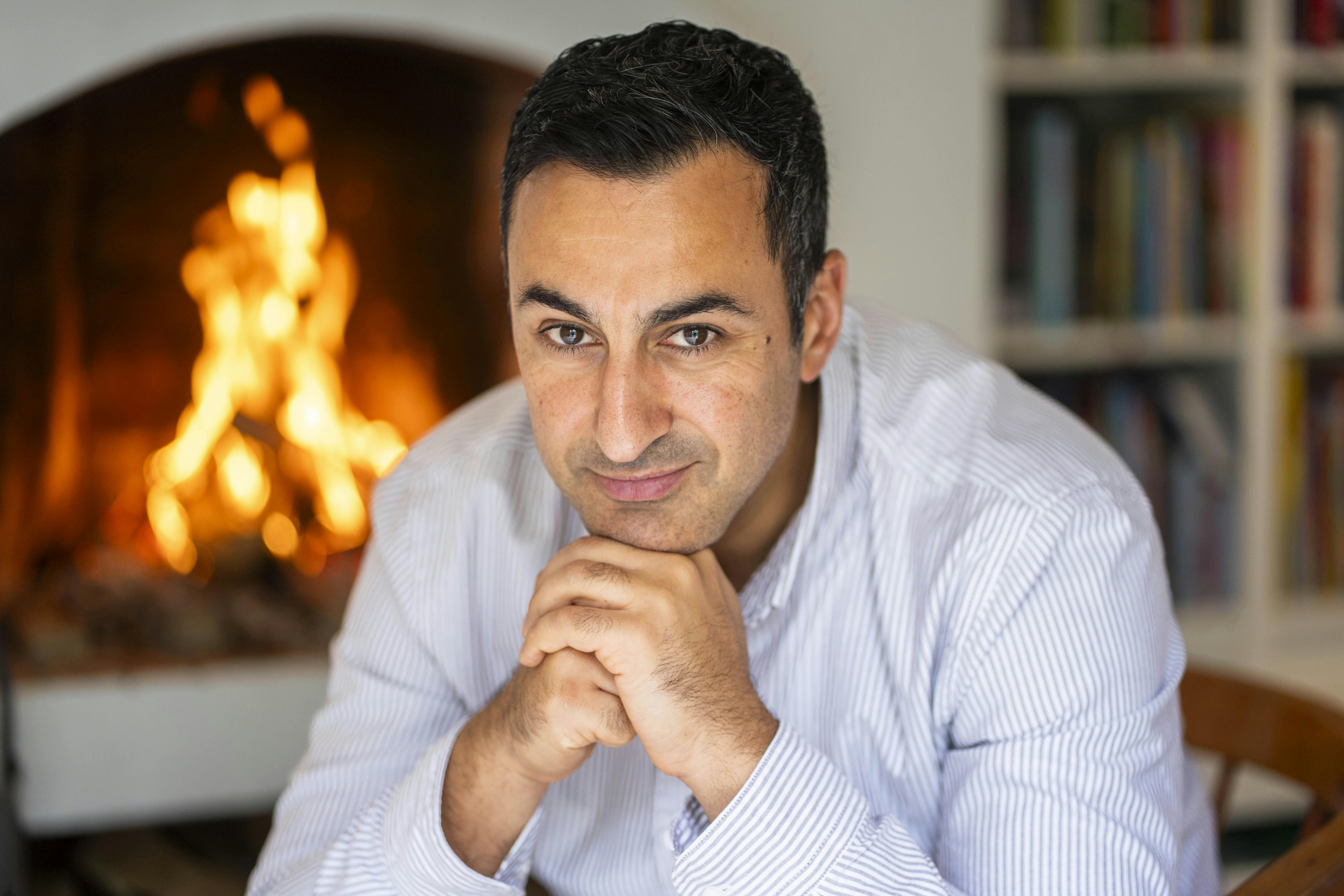 DR-vært Erkan Özden lærte tidligt at stå på egne ben.