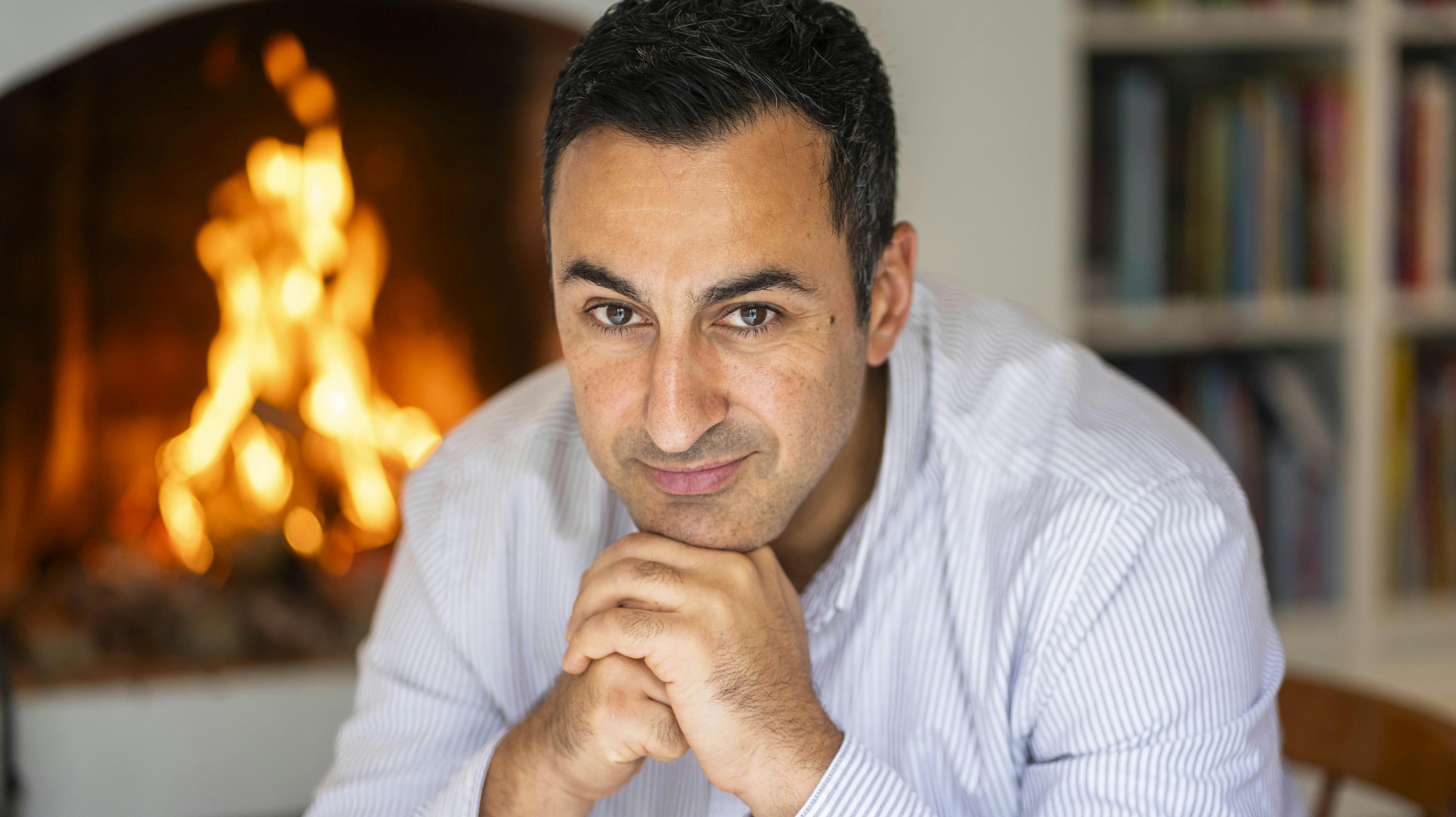 DR-vært Erkan Özden lærte tidligt at stå på egne ben.