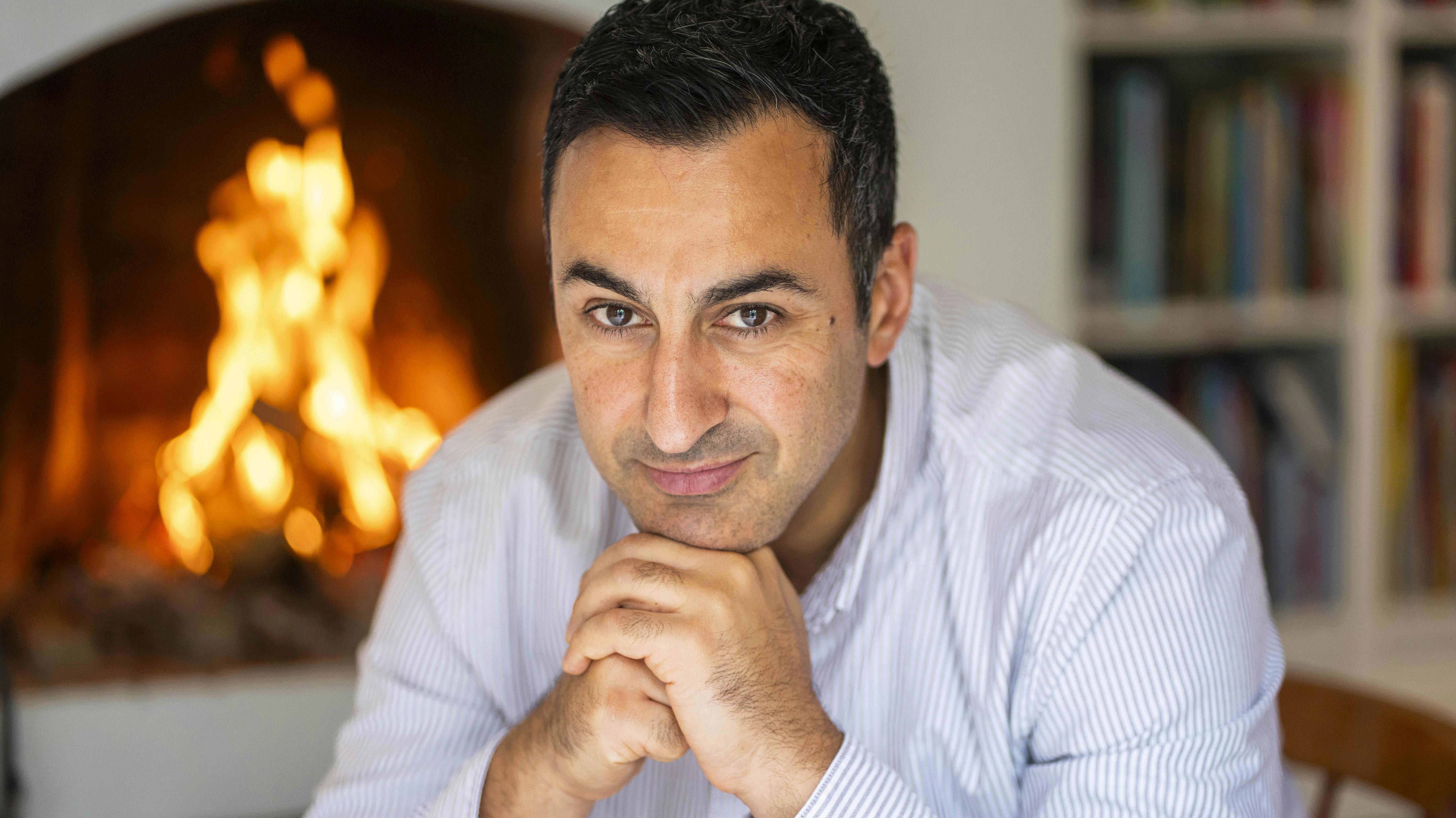 DR-vært Erkan Özden lærte tidligt at stå på egne ben.