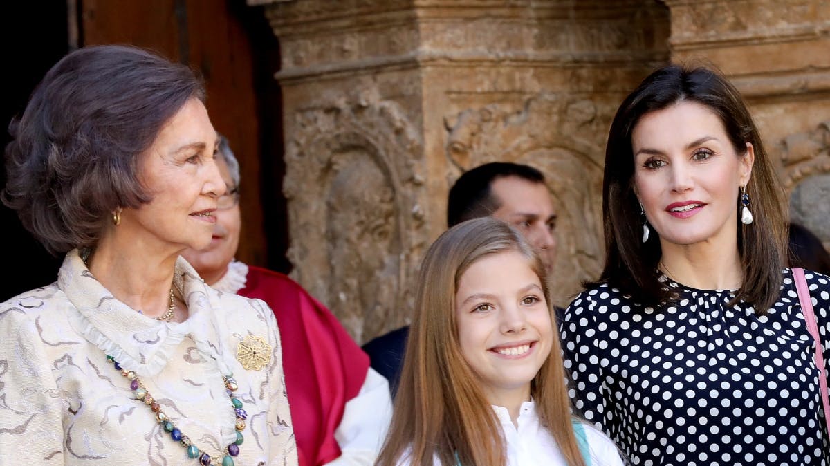 Dronning Sofia og dronning Letizia i 2018 efter en påskemesse på Mallorca.