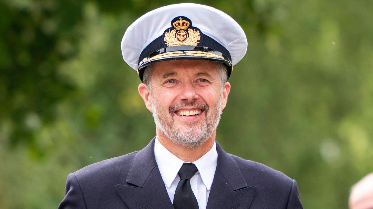 Kong Frederik gav Michael Laudrup et stort kram.