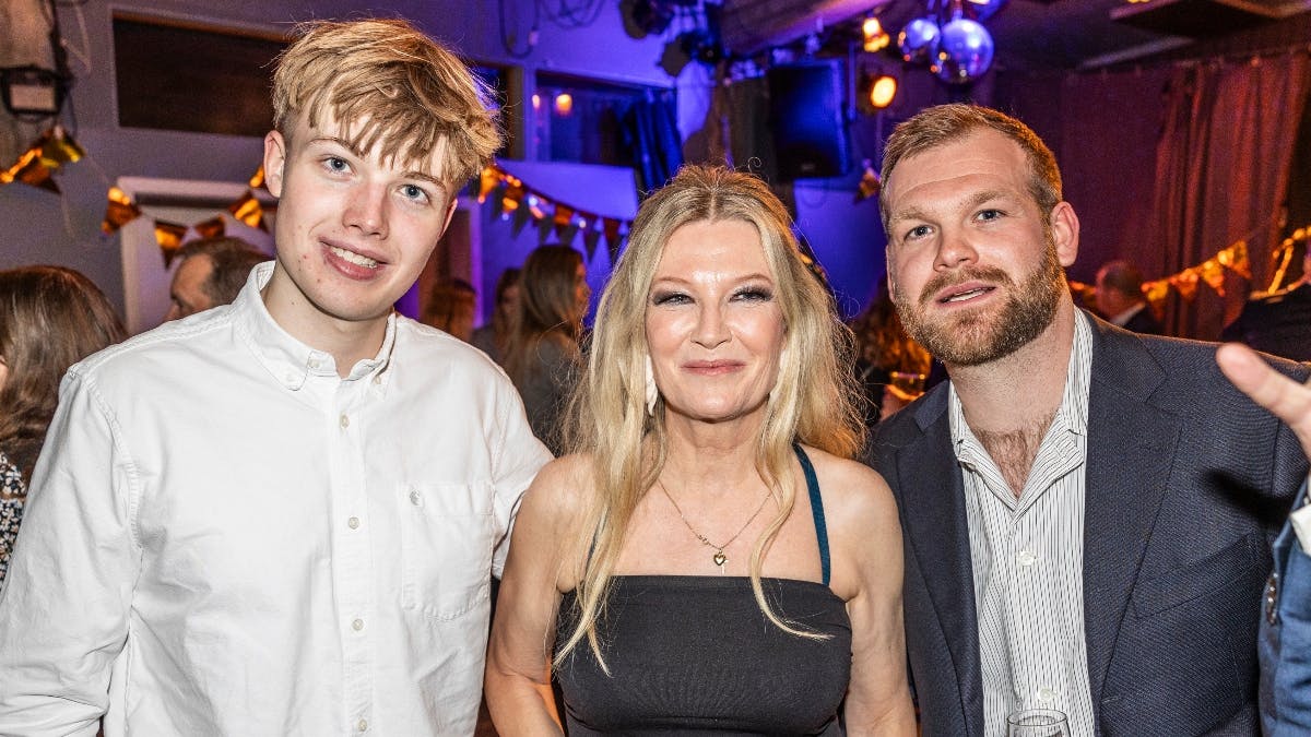 Anne-Grethe Bjarup Riis med sønnerne Gilbert og Osvald. &nbsp;