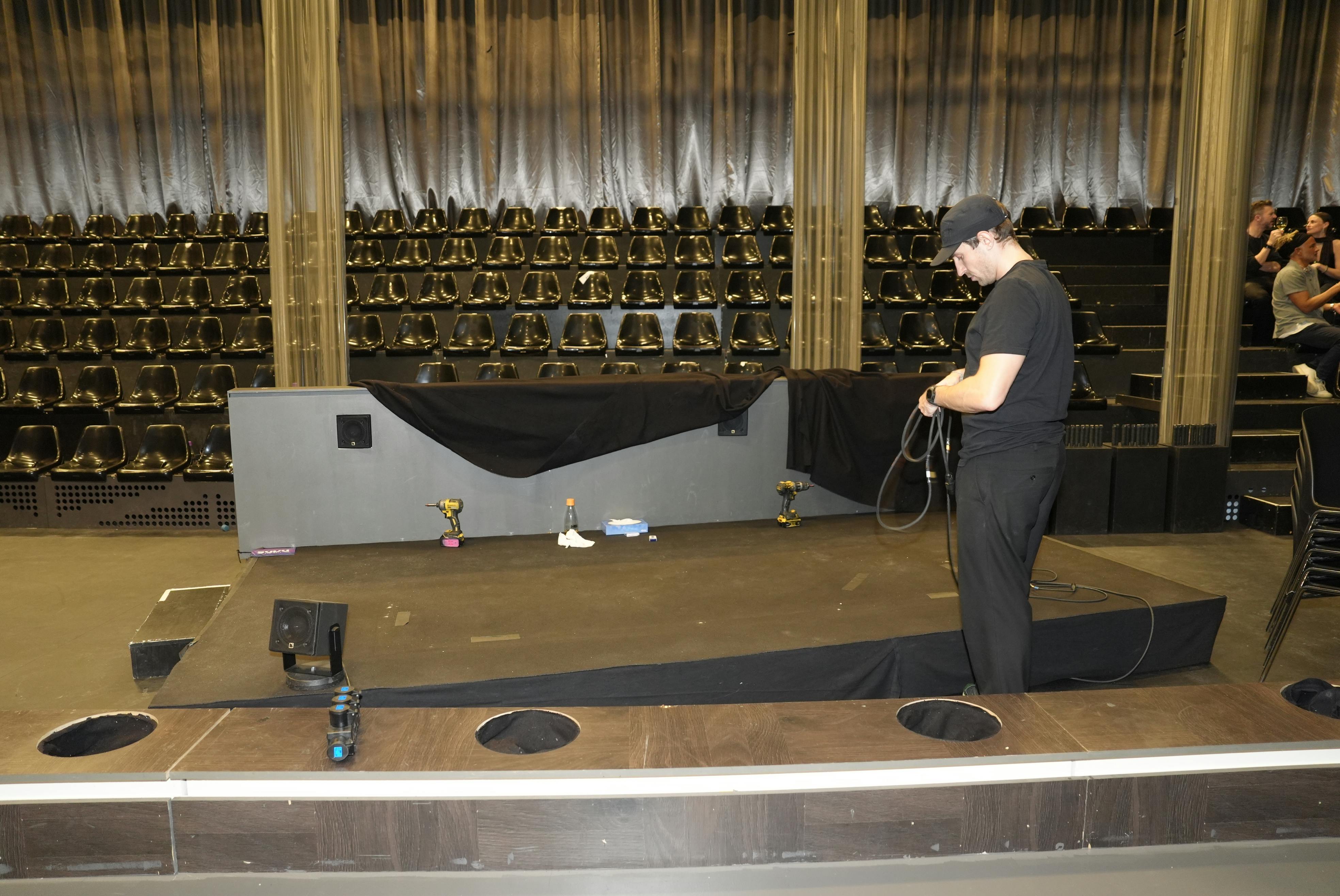 Dommerbordet skulle også fjernes og skal med videre til Horsens.