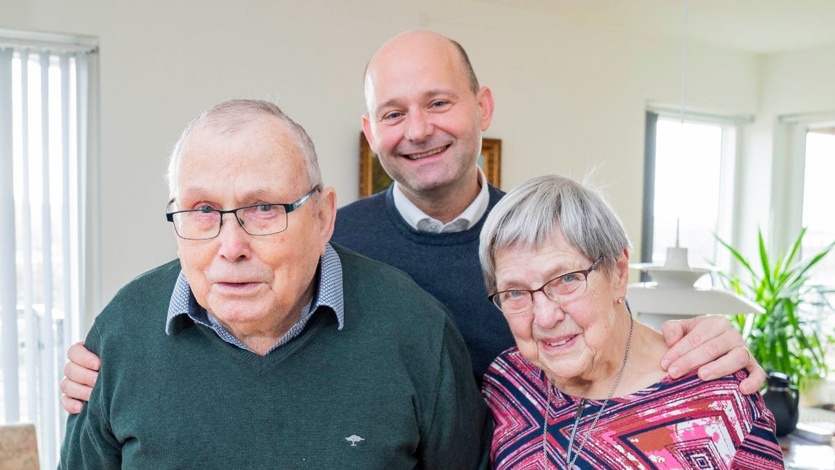 Afdøde Søren Pape Poulsen med sin mor, Ruth, samt faderen, der gik bort tidligere i år.