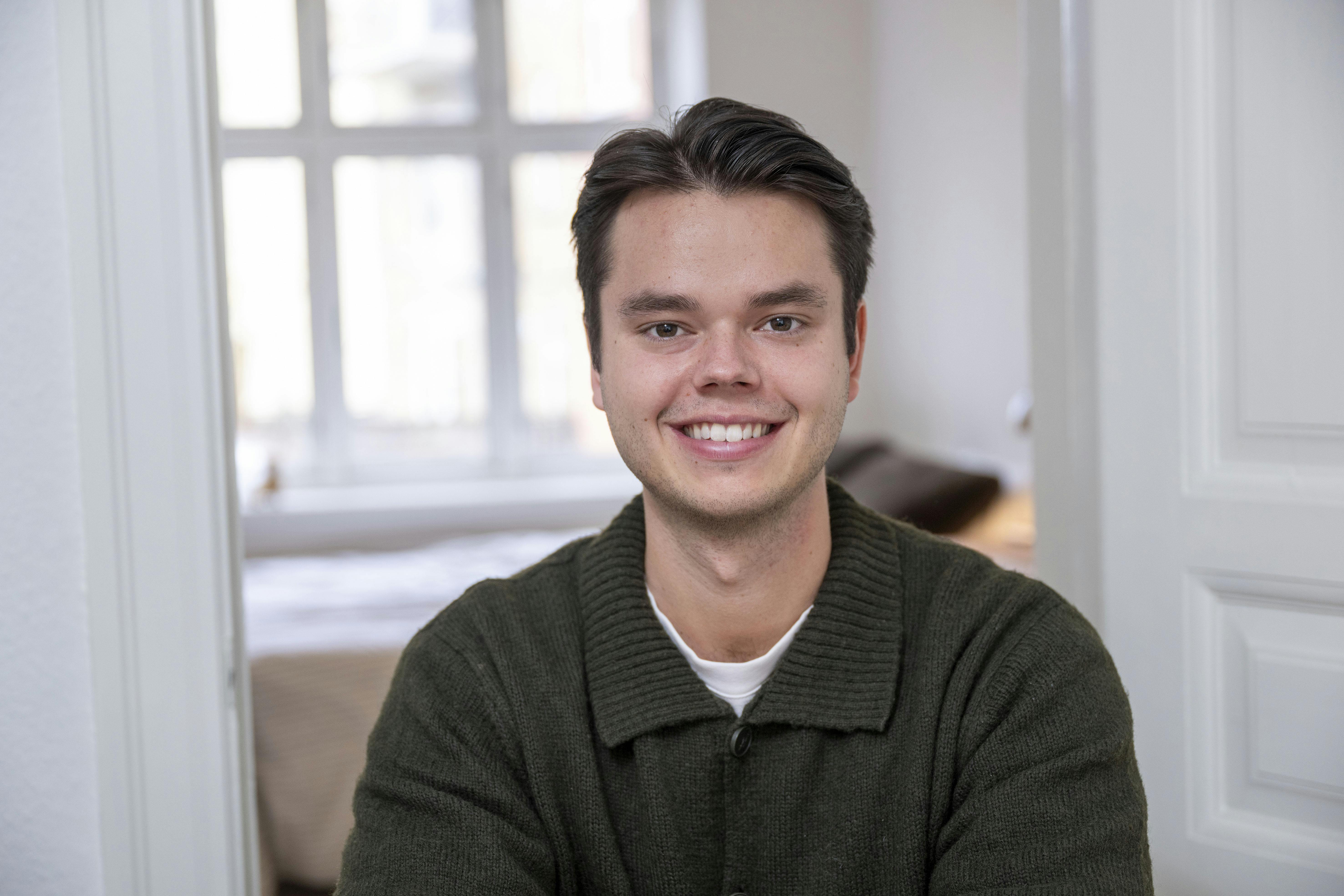 Christian Elhauge fra ”Årgang 0” har haft en skøn juletur med kæresten.