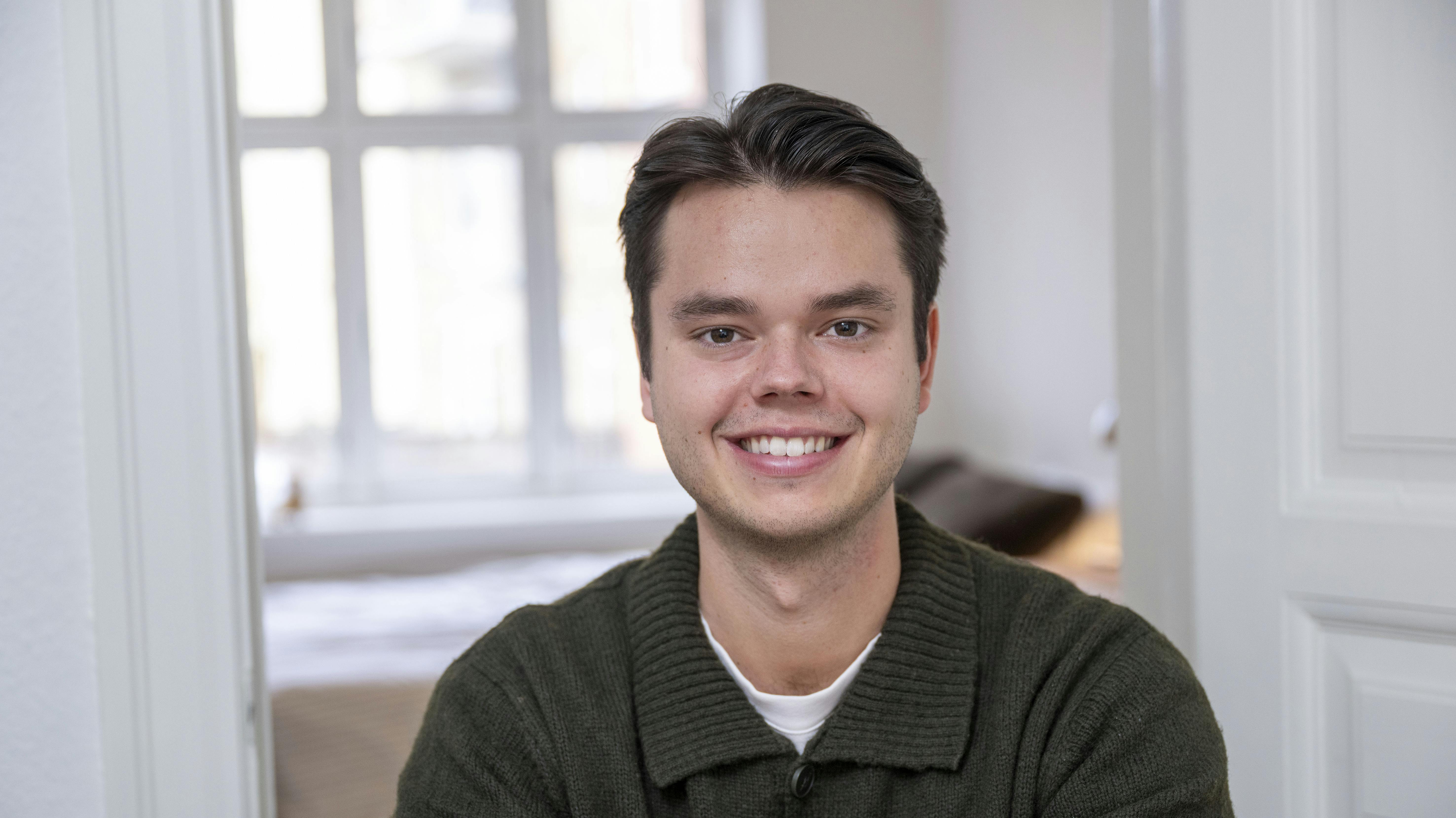 Christian Elhauge fra ”Årgang 0” har haft en skøn juletur med kæresten.