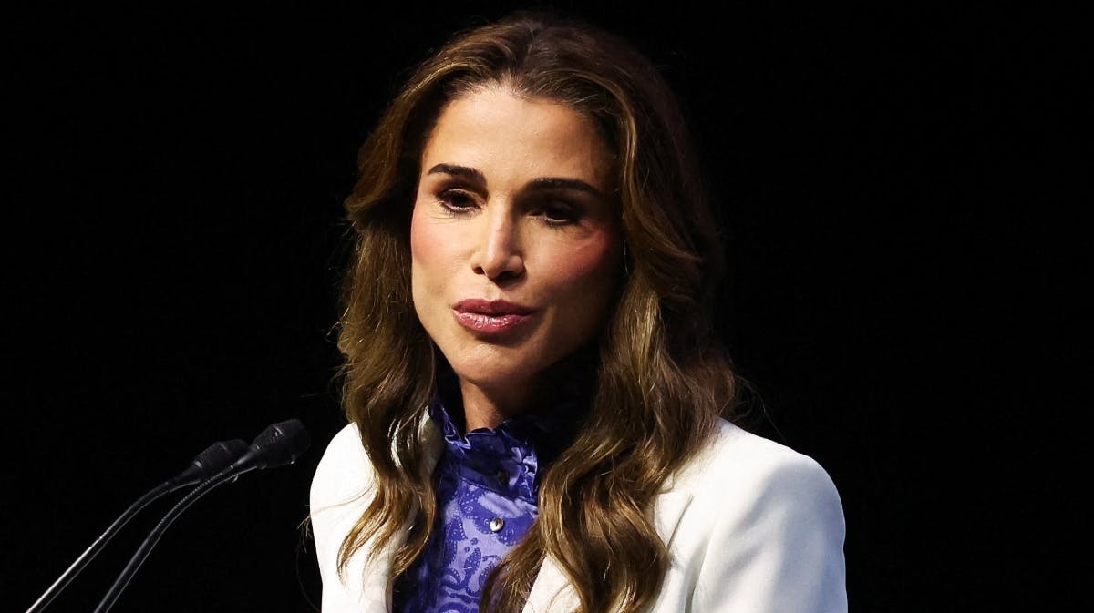 Dronning Rania strålede i et smukt silkelook.