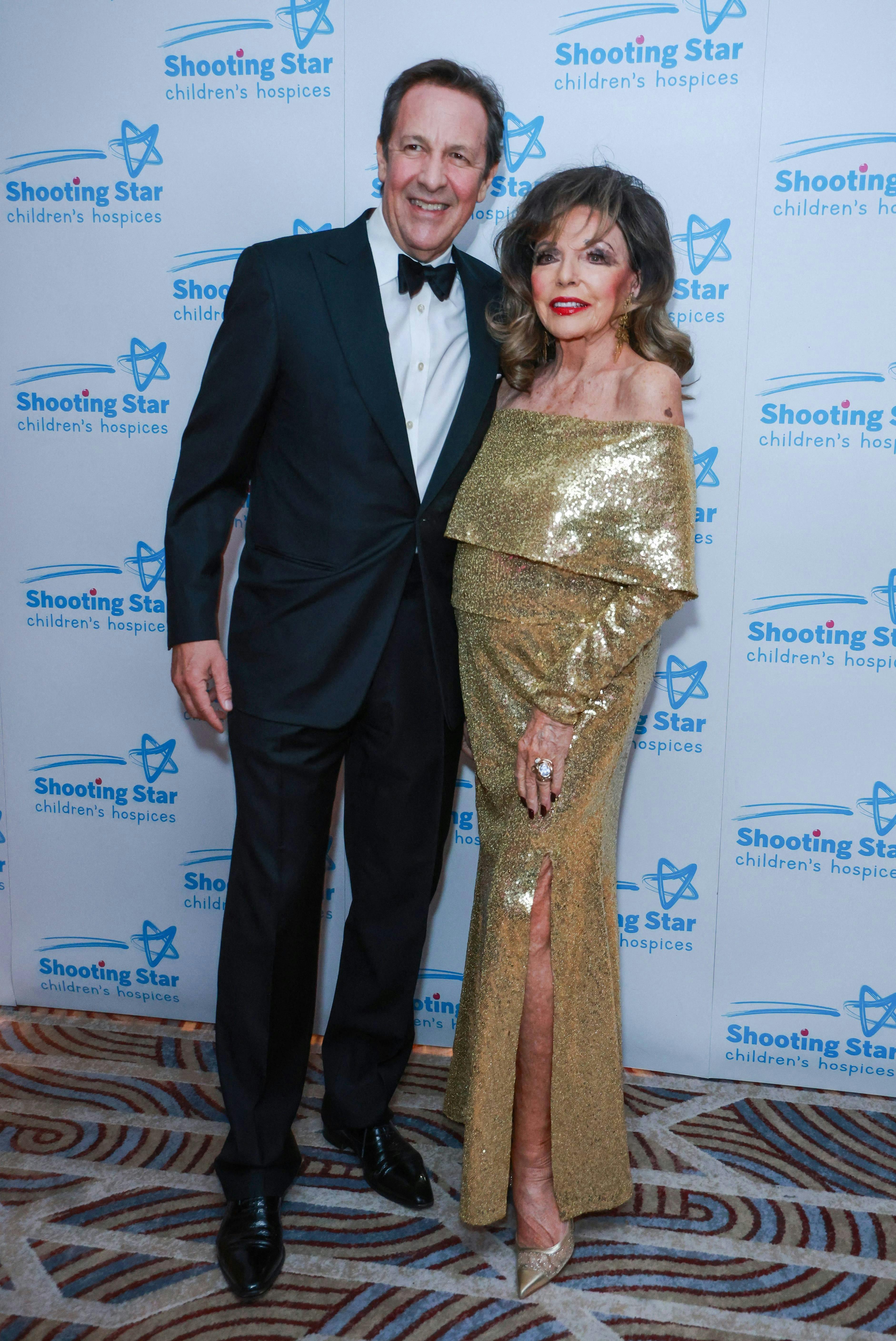 Joan Collins havde sin mand, Percy Gibson, ved sin side til velgørenhedsarrangementet.