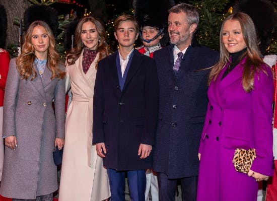 Prinsesse Josephine, dronning Mary, prins Vincent, kong Frederik og prinsesse Isabella til julefest i Tivoli