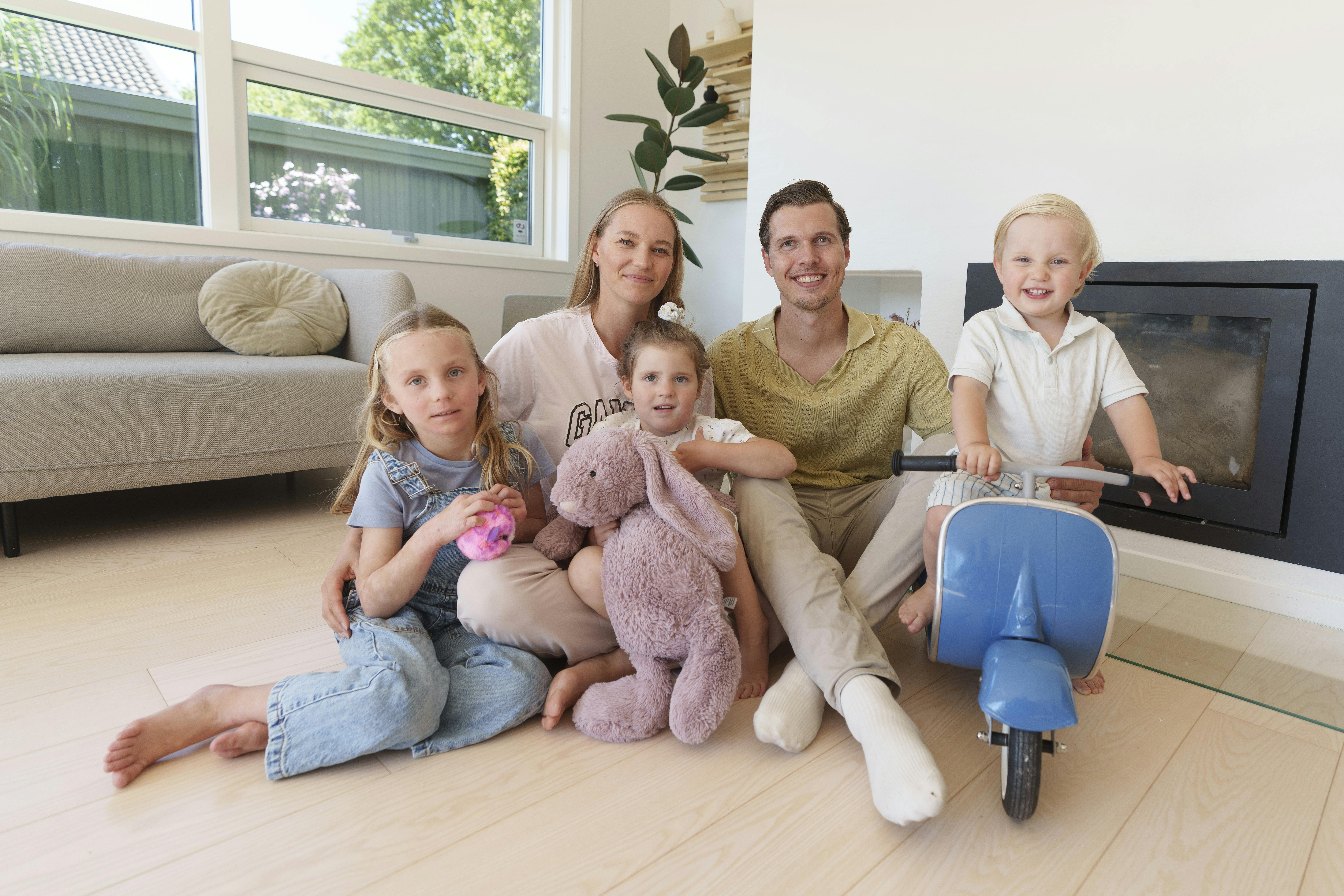 Hailey med sin familie; Mor Nana, storesøster Emily, far Frederik og lillebror Pilou.