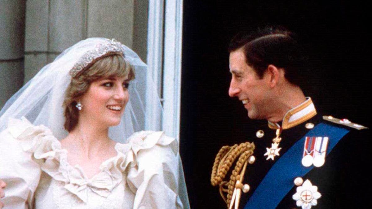 Prinsesse Diana og prins Charles ved deres bryllup.