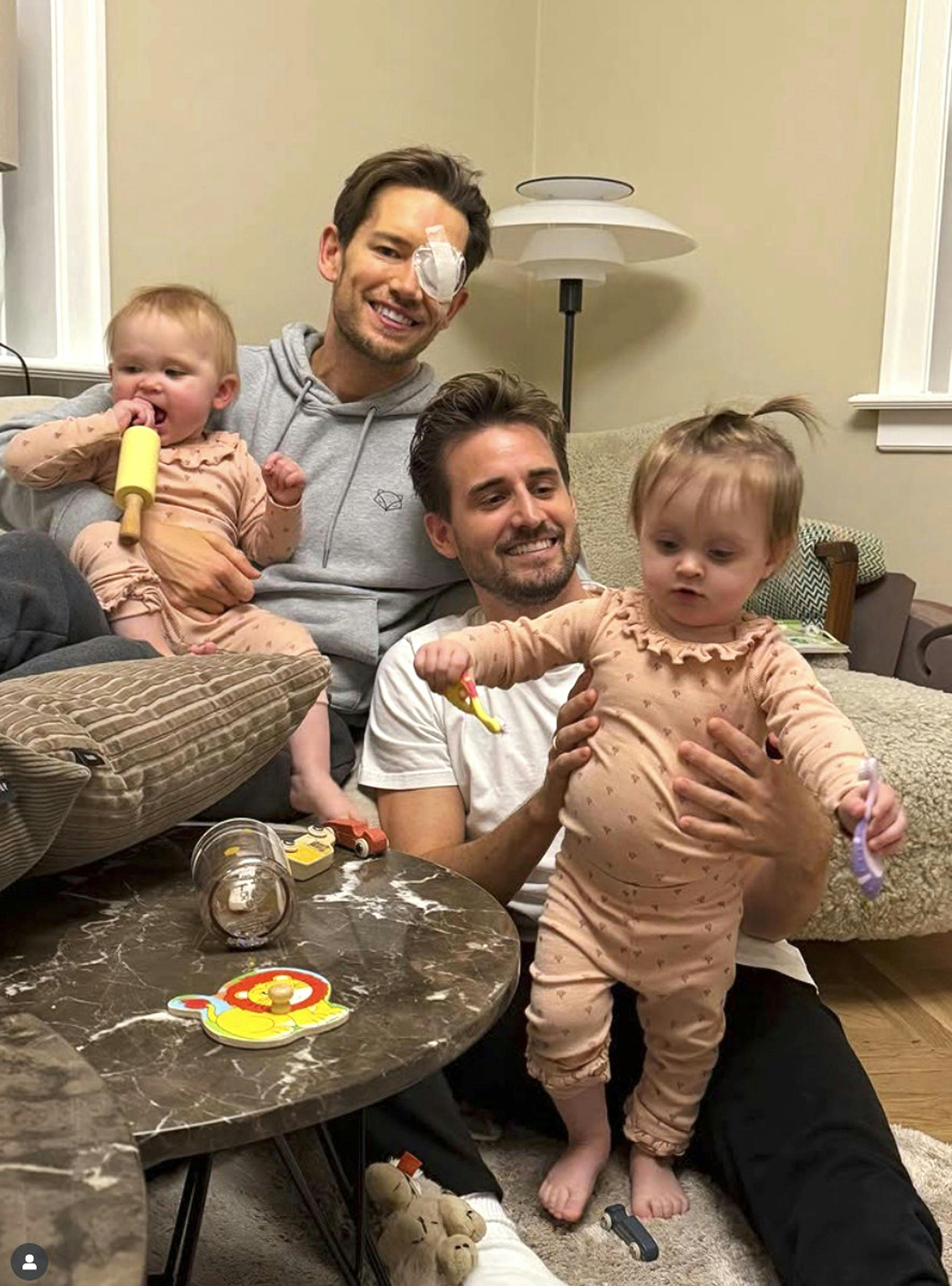 Morten med Nora og Frederik med Emma.