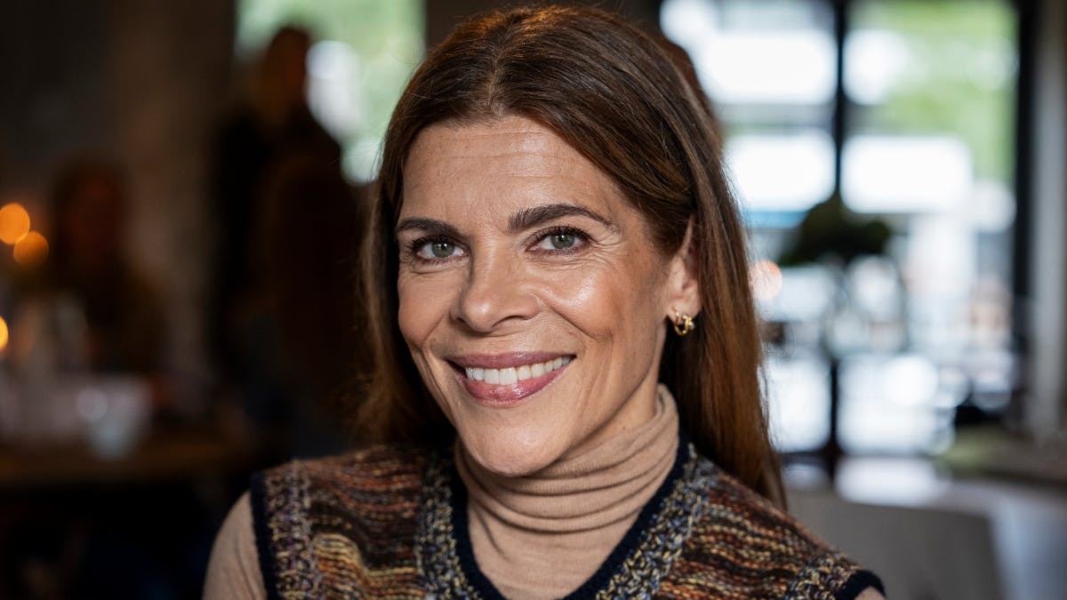 Da Ellen Hillingsø kommenterer på sin alder, kan hun ikke lade være med at grine