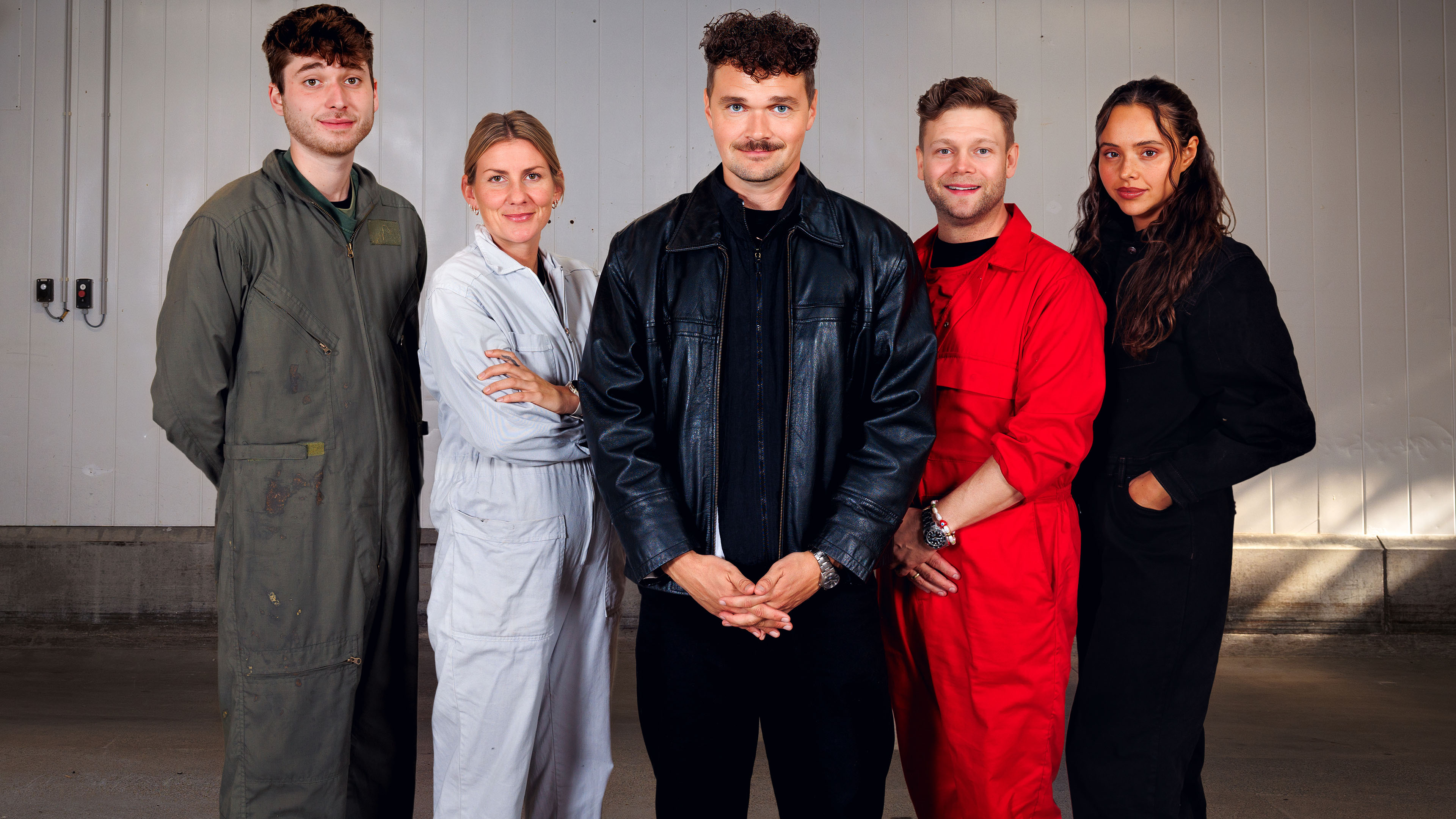 Vært Ruben Søltoft med de fire holdkaptajner. 