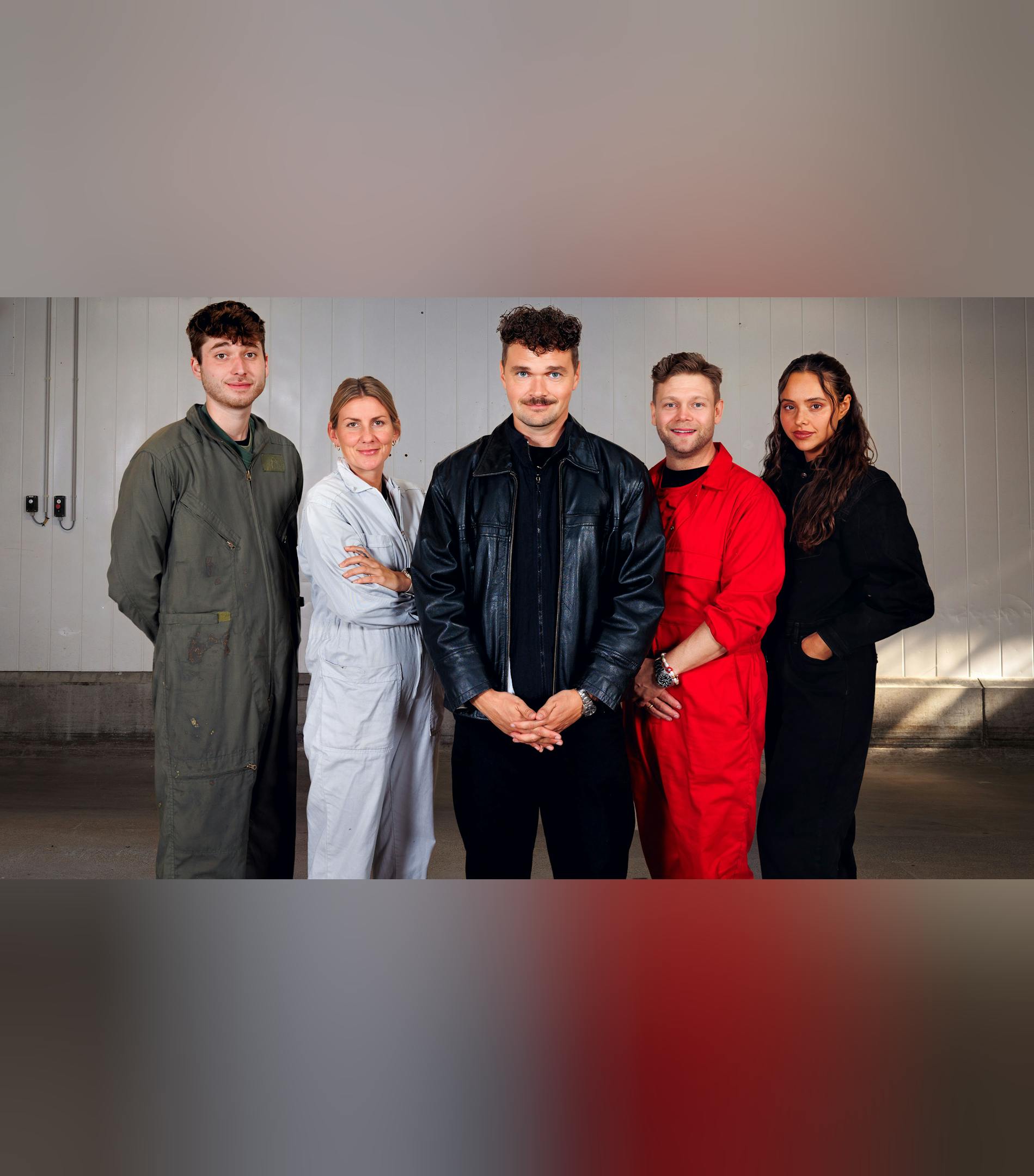 Vært Ruben Søltoft med de fire holdkaptajner.