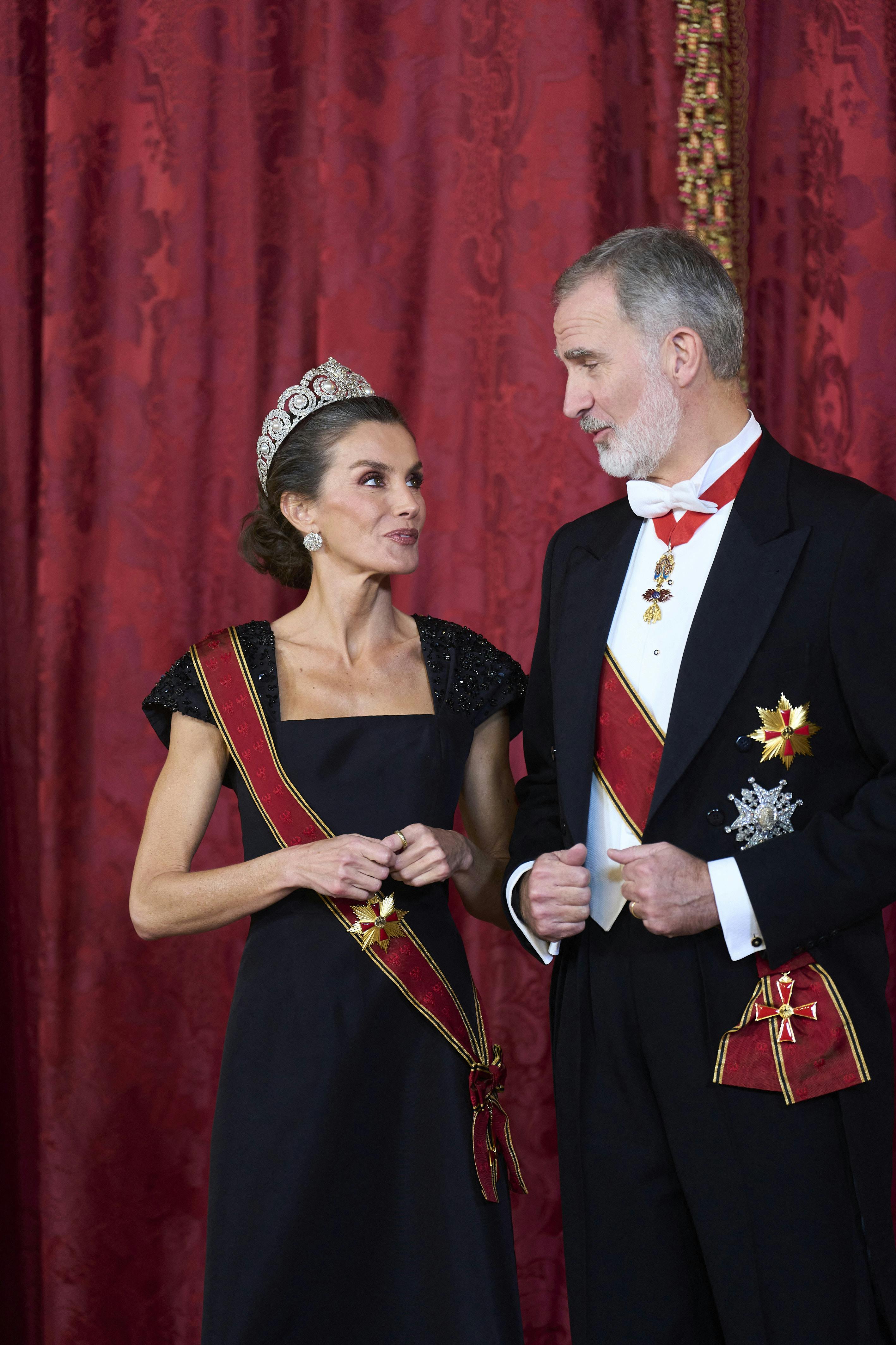 Kong Felipe og dronning Letizia holdt gallamiddag for Tysklands præsident Frank-Walter Steinmeier og fru Elke Budenbender på kongeslottet i Madrid onsdag 26. november 2025.