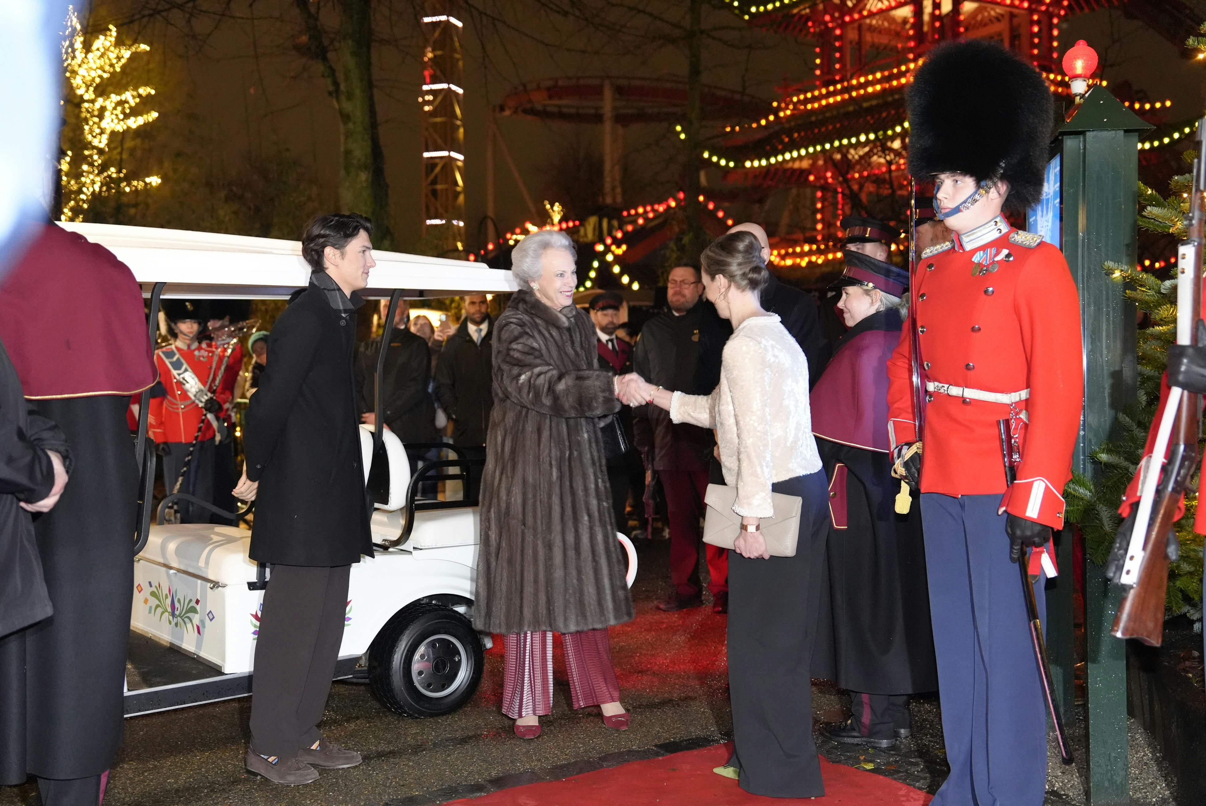Grev Nikolai havde prinsesse Benedikte med ved sin side.