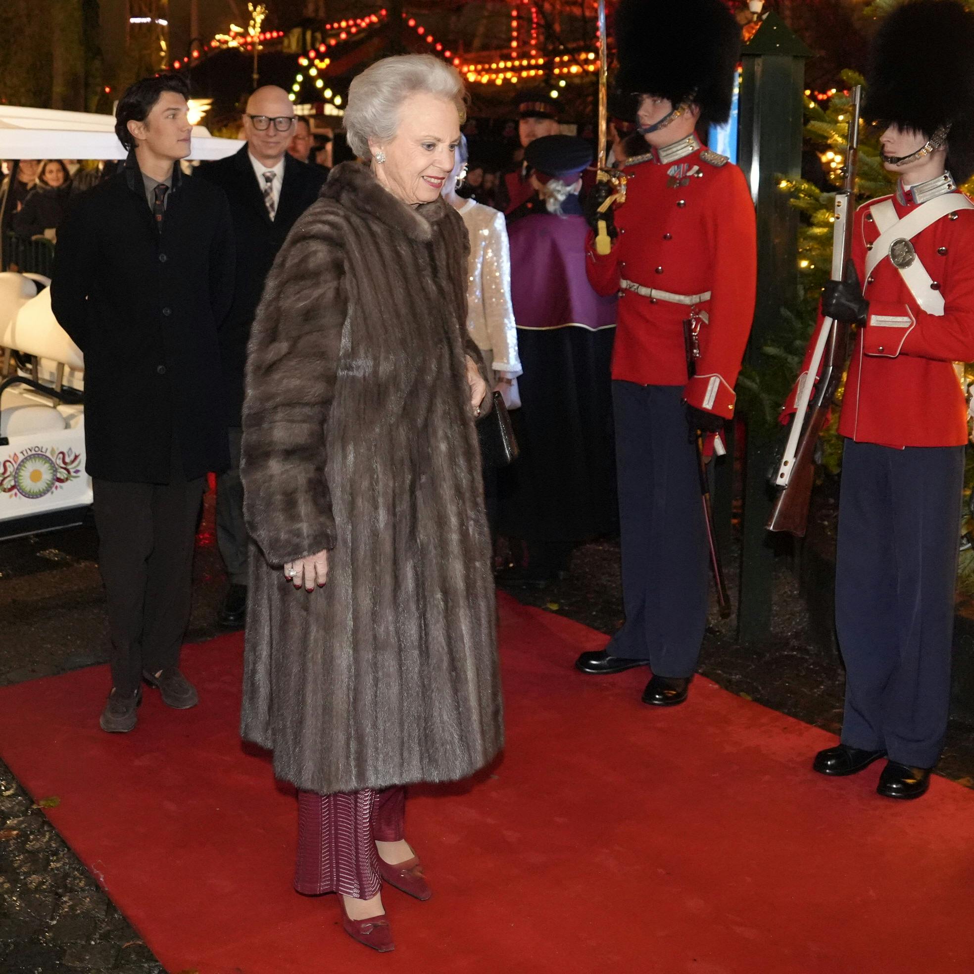 Prinsesse Benedikte støttede sin søster til repremieren på Snedronningen.