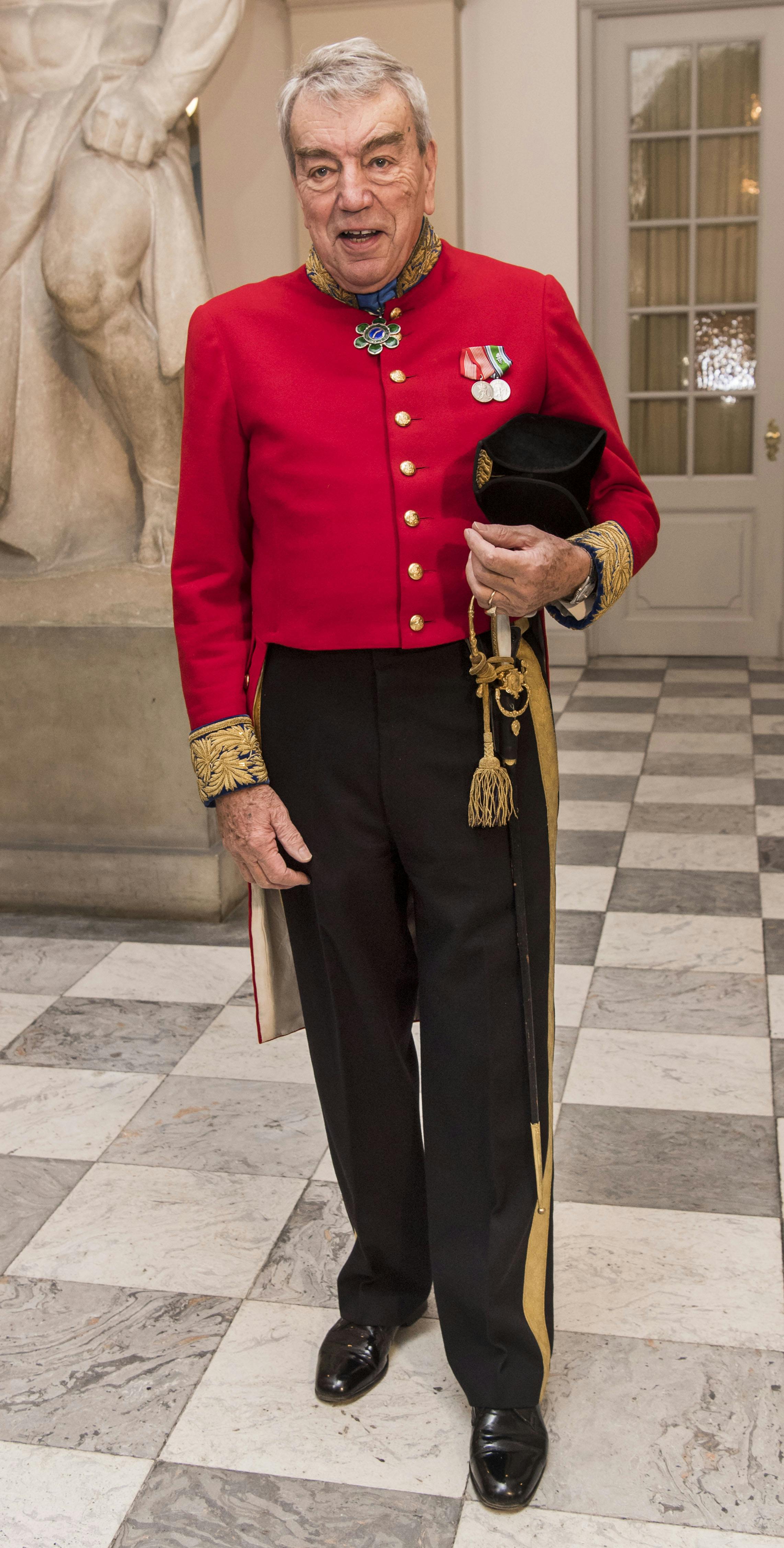 Her ses lensgreve Preben Ahlefeldt-Laurvig til nytårskur i 2019, hvor han bærer sine ordener.
